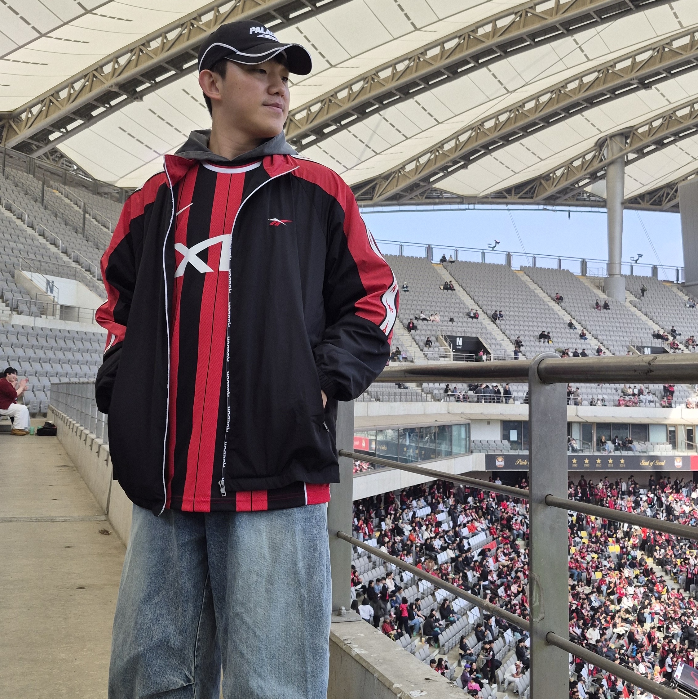Palace x Umbro Cap Black - 24SS, Undermycar Mu.131 Combi Brush Washed Layered Hoodie Black / Gray 착용 스타일 - 3