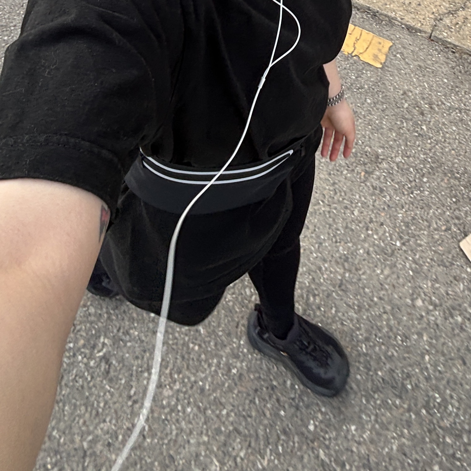(W) Hoka Hopara 2 Black 착용 스타일 - 5