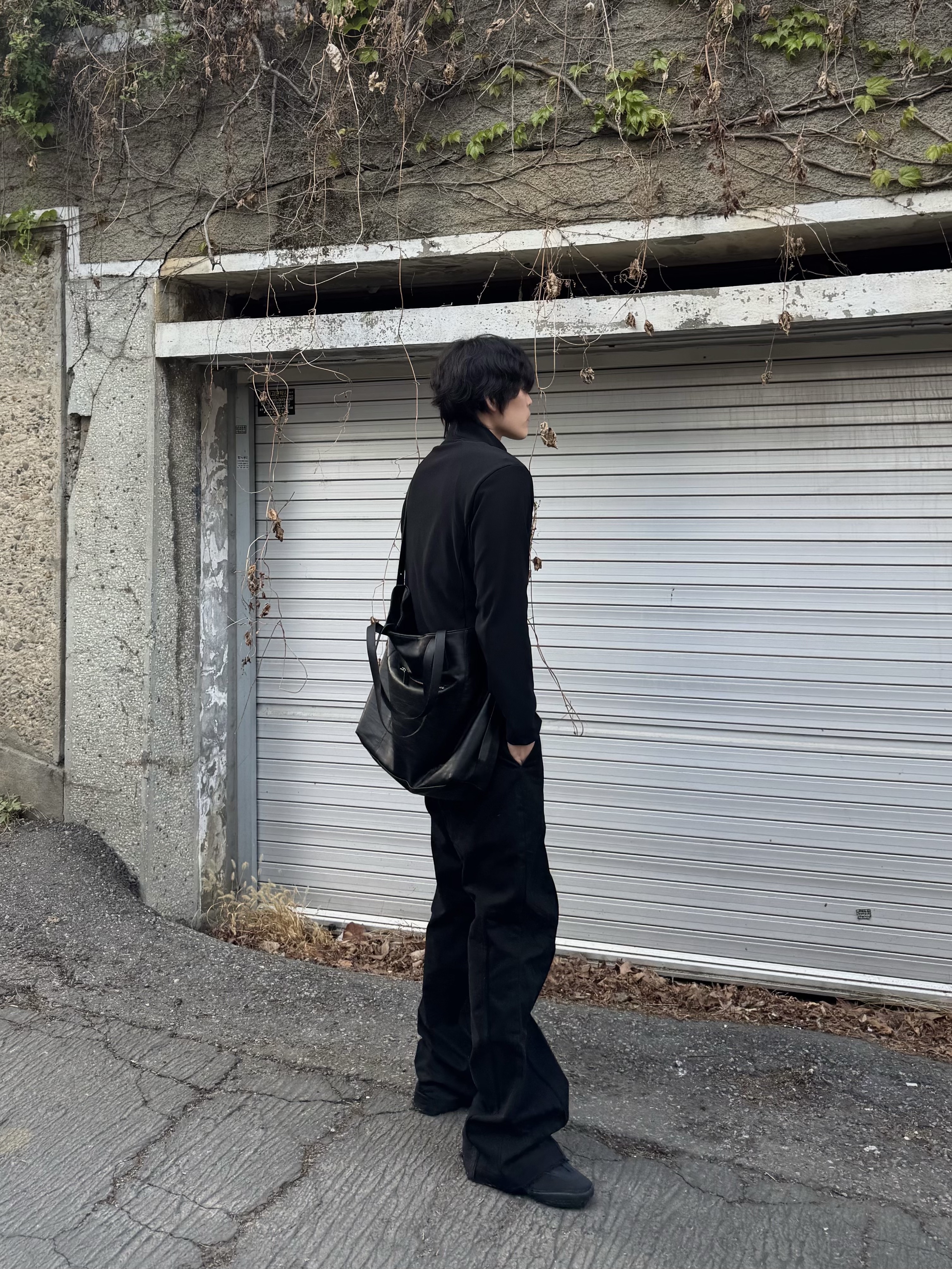 Xlim EP.9 03 Trousers Black, Converse x Shai 001 Charm Black 착용 스타일 - 2