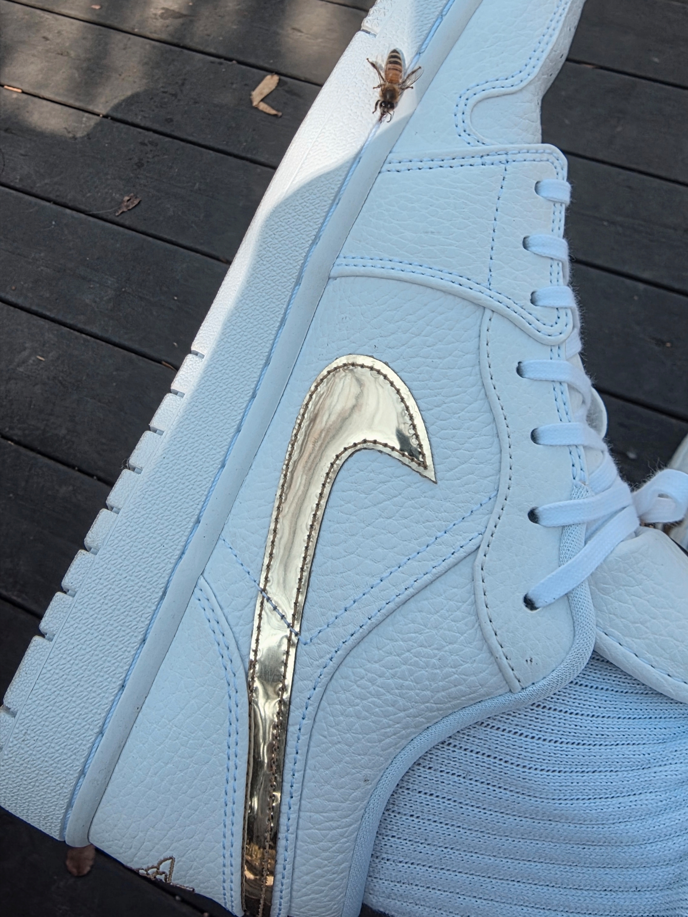 (W) Jordan 1 Low SE White Metallic Gold 착용 스타일 - 1