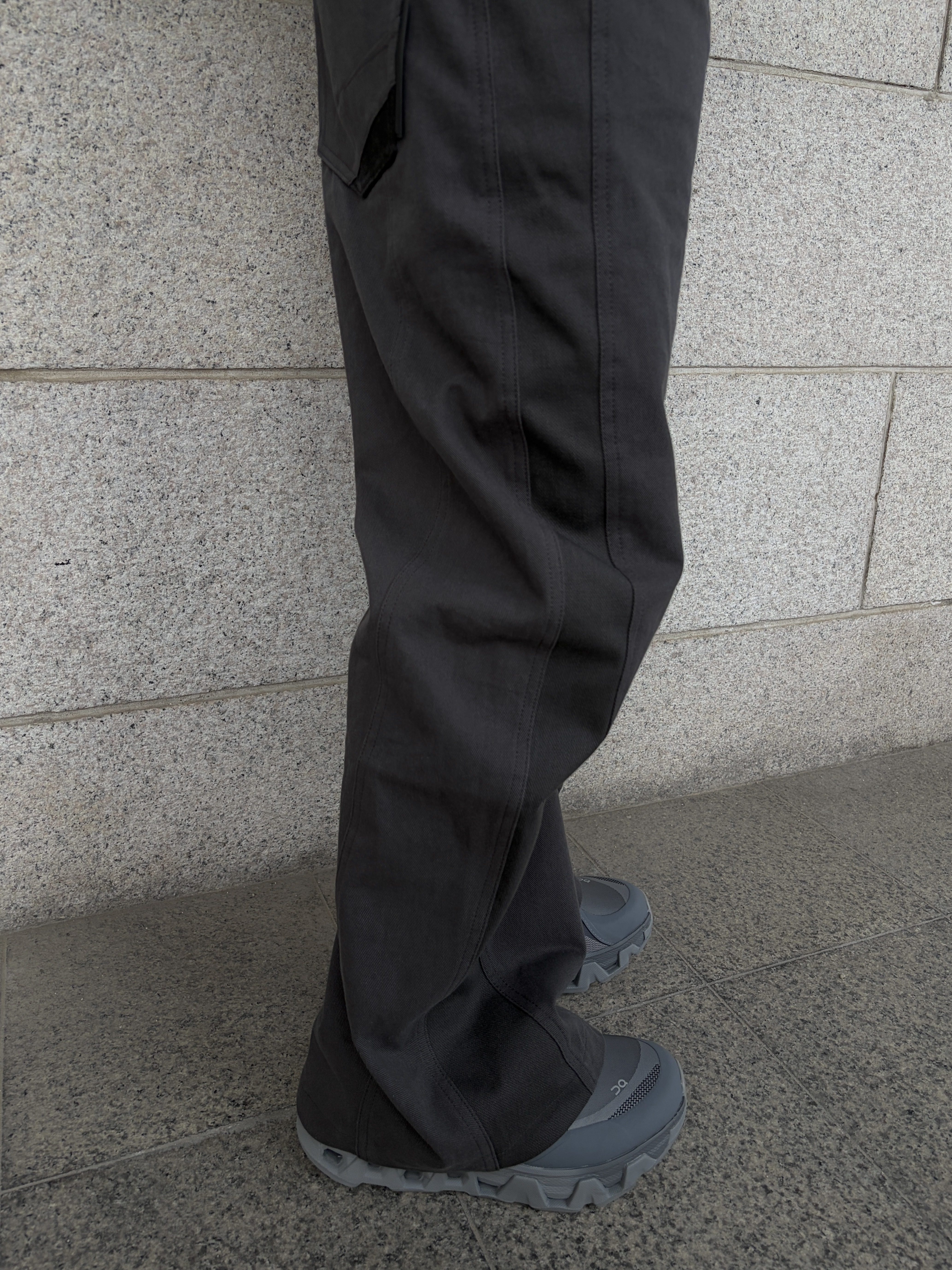 Xlim EP.9 03 Trousers Charcoal Gray, On Running x Post Archive Faction (Paf) Cloudmonster Hyper Phantom Apollo 착용 스타일 - 2