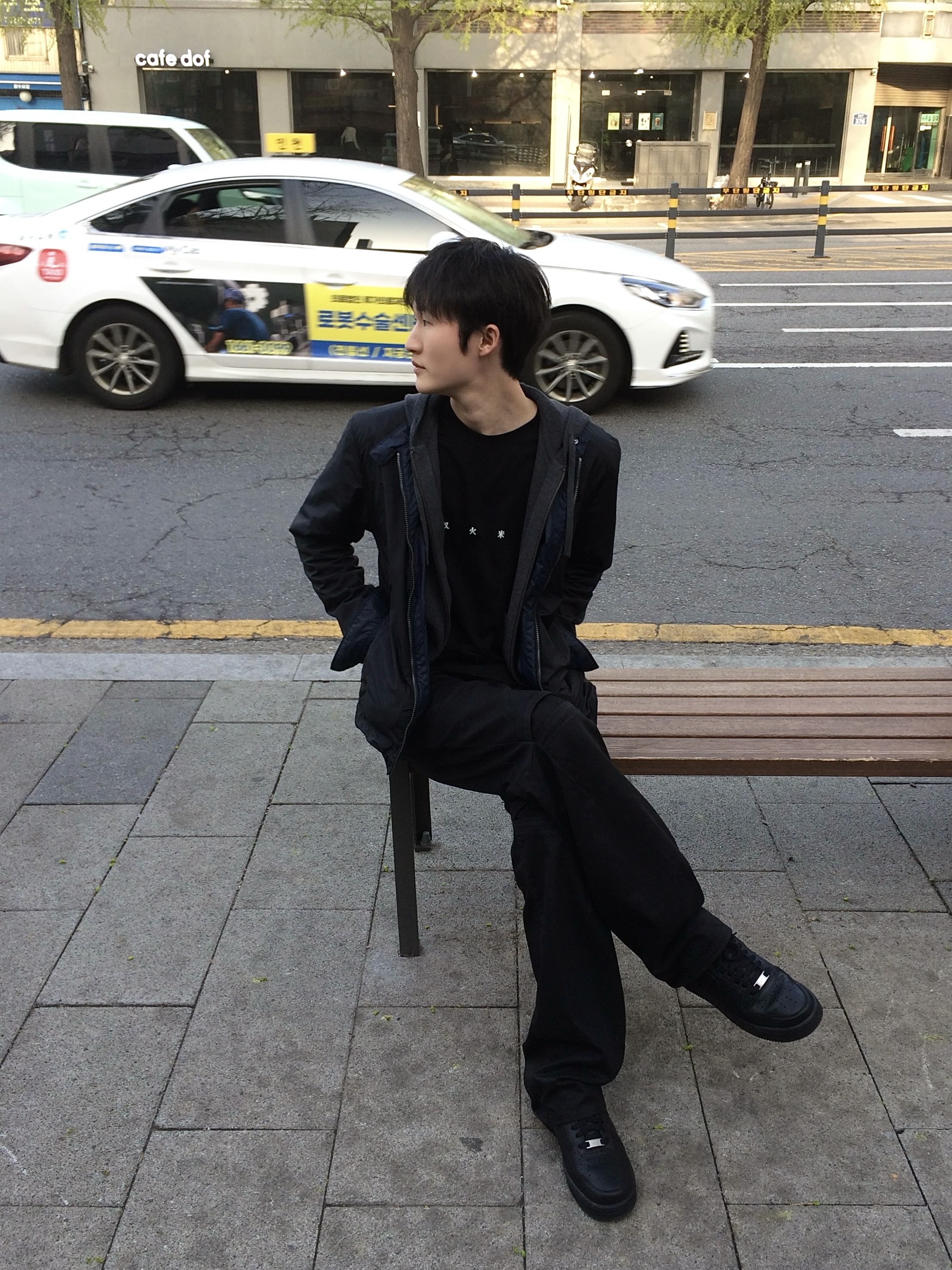 Nike Air Force 1 '07 Low Triple Black 착용 스타일 - 1