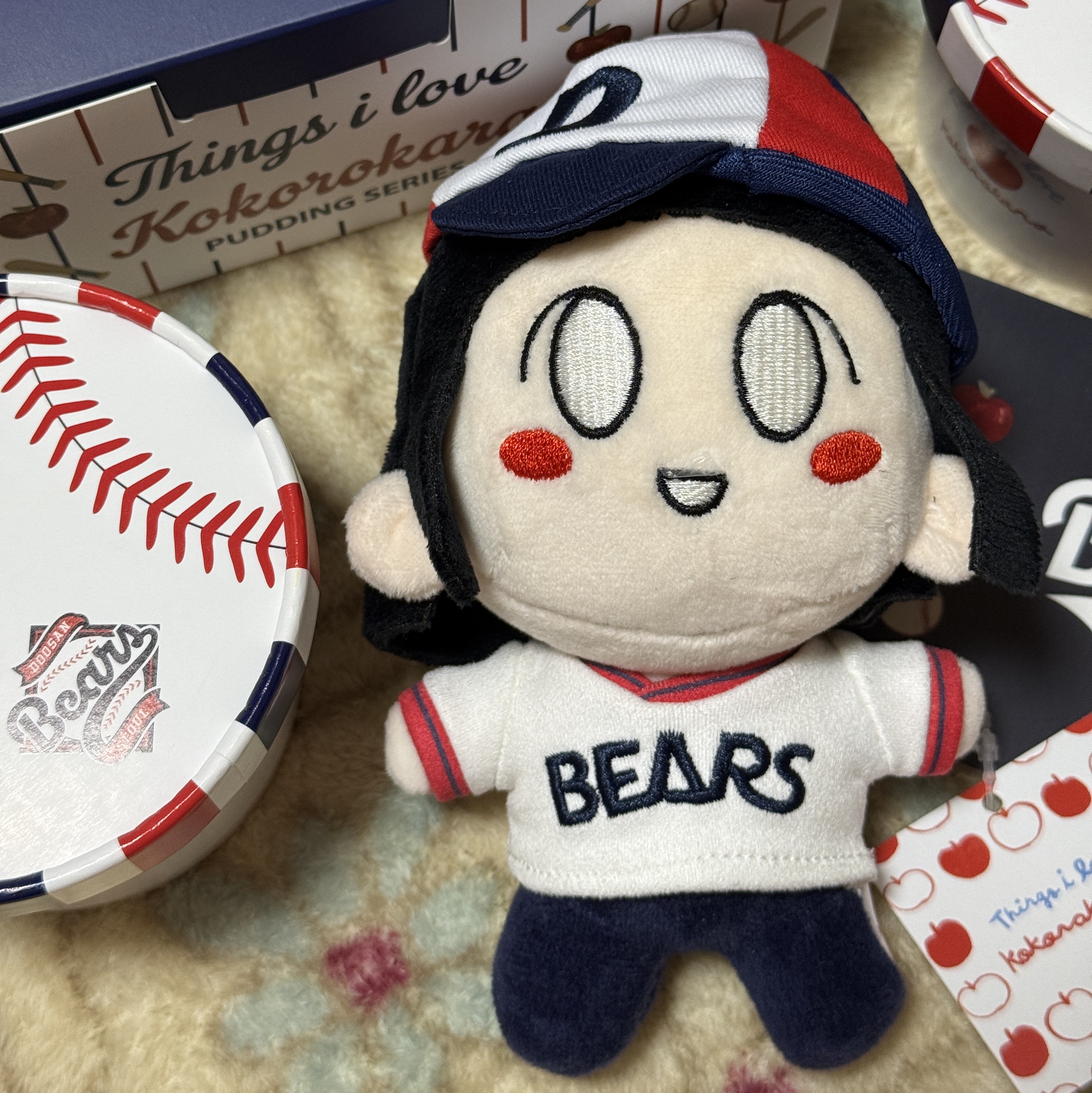 [KREAM 단독] Doosan Bears x Kokorokara Hustle Pudding 2pcs & Kokoro Bear Keyring & Cooler Bag Full Set 착용 스타일 - 2