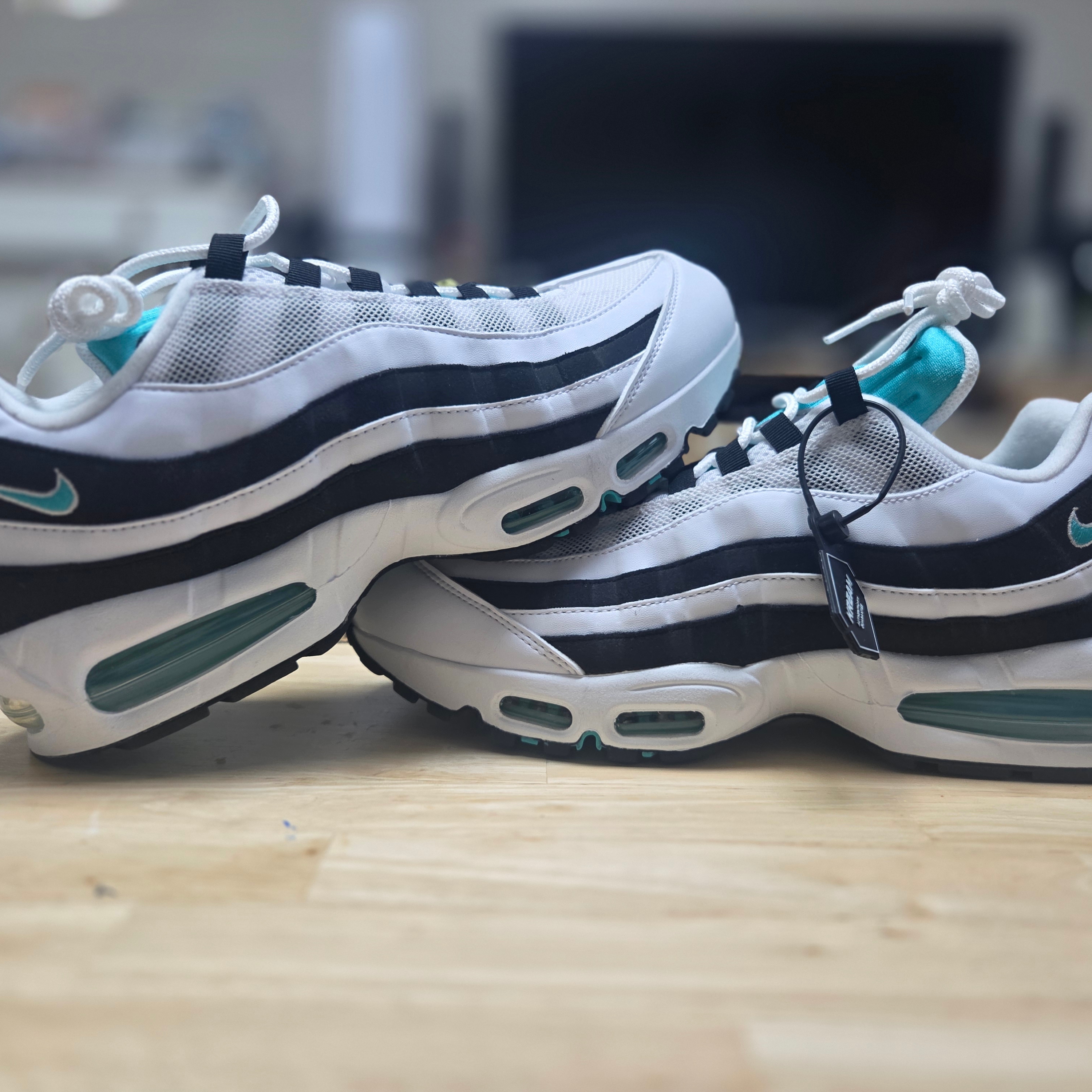 Nike Air Max 95 OG White and Black 착용 스타일 - 2