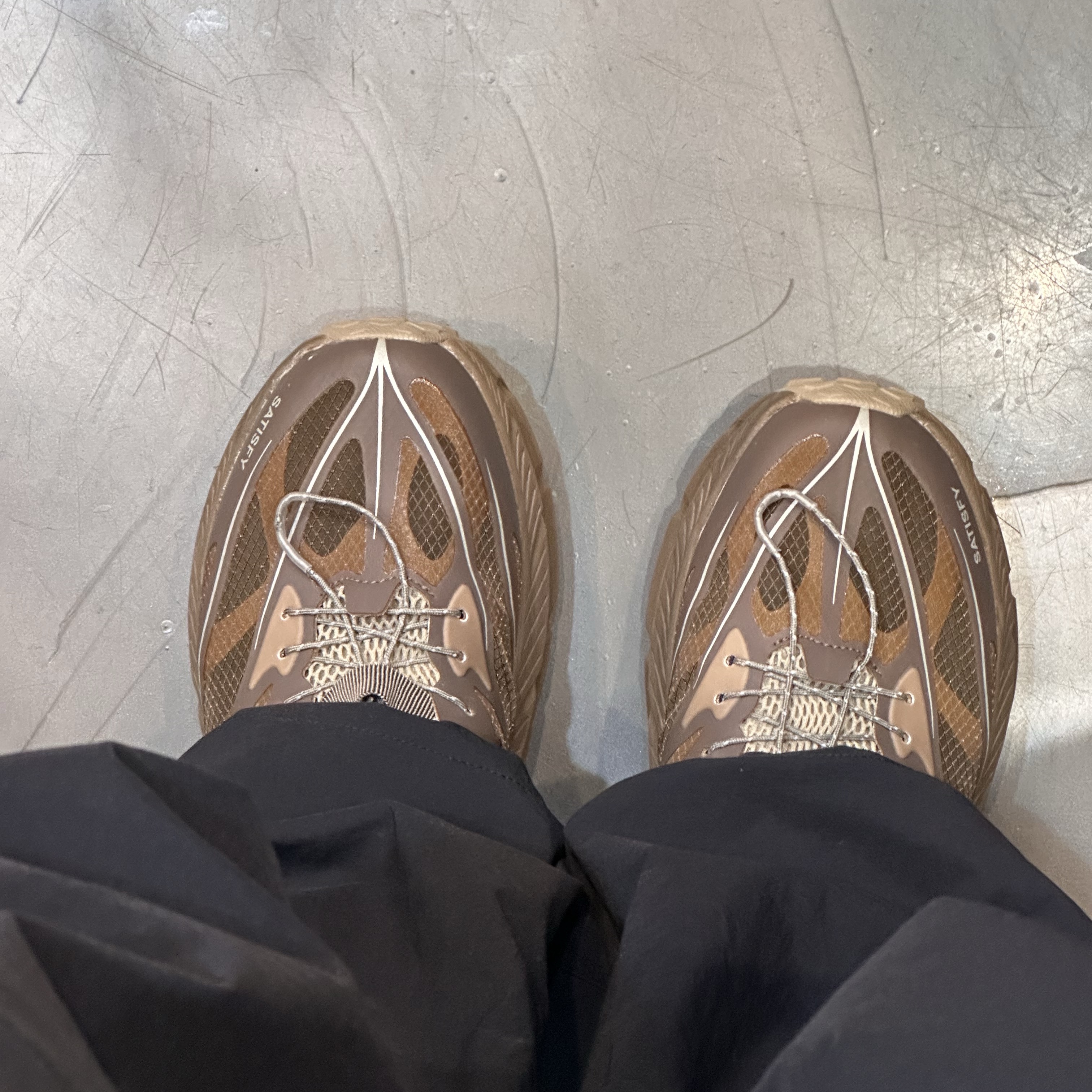 Hoka x Satisfy Mafate Speed 4 Lite Rubber 착용 스타일