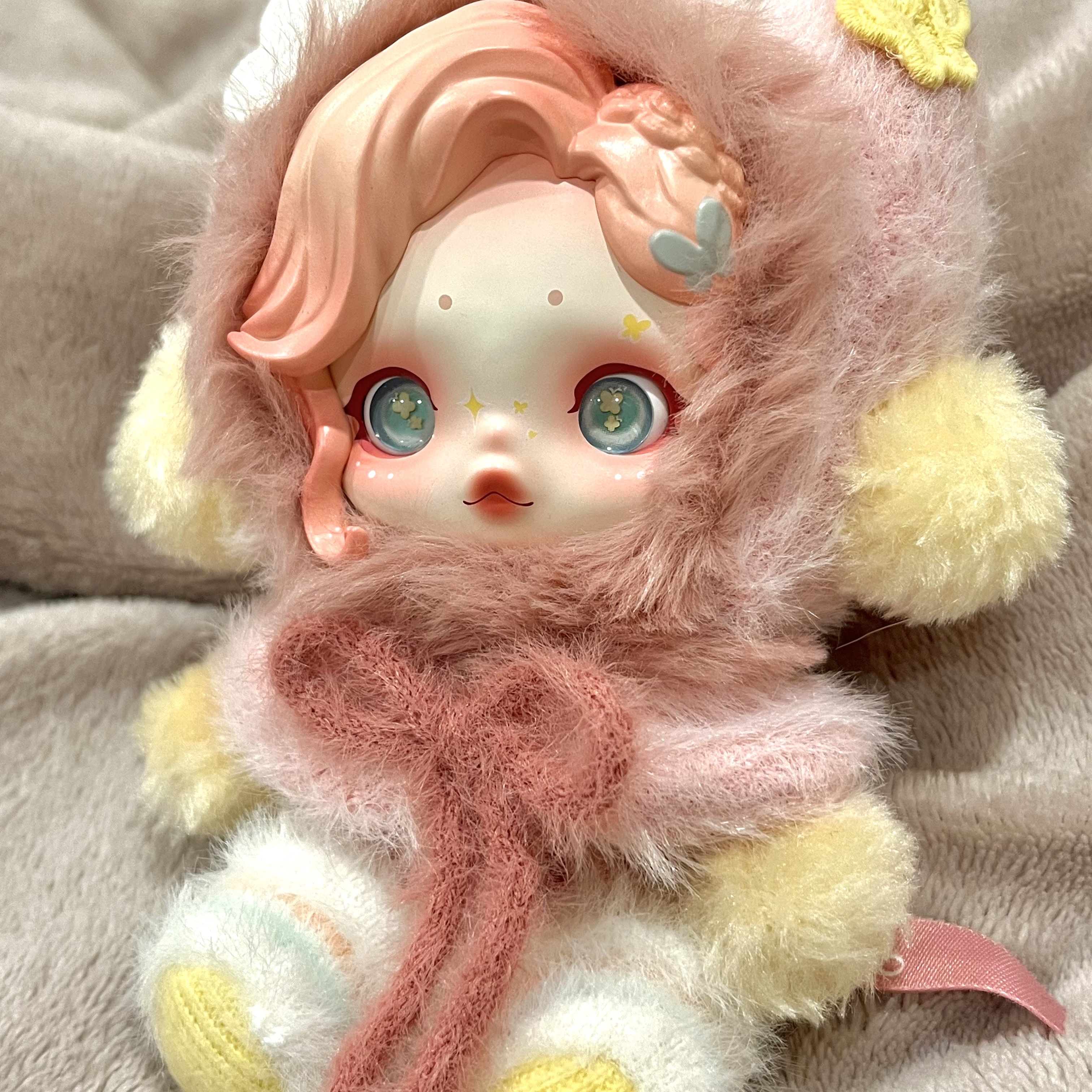 Pop Mart Skullpanda x My Little Pony Series Plush Doll Pendant Fluttershy (Opened Case) 착용 스타일
