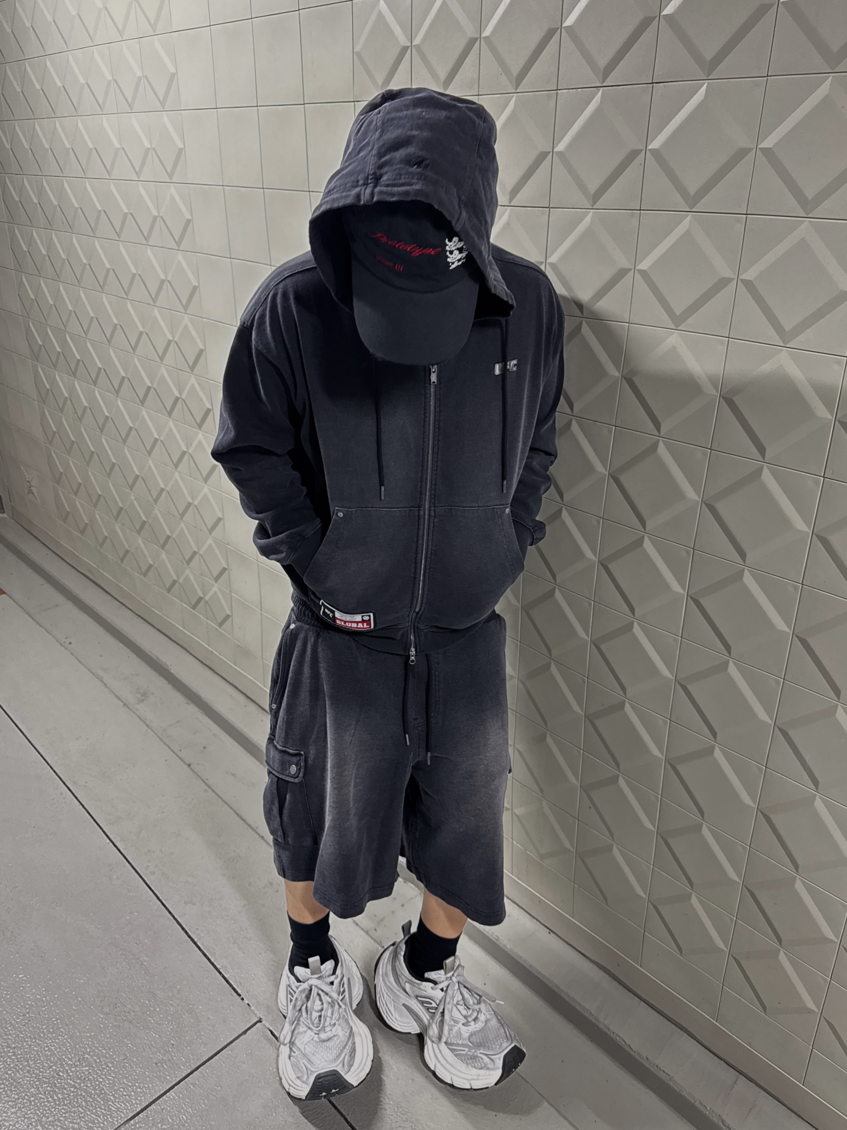 Balenciaga 10XL Sneakers White Grey Silver Black 착용 스타일