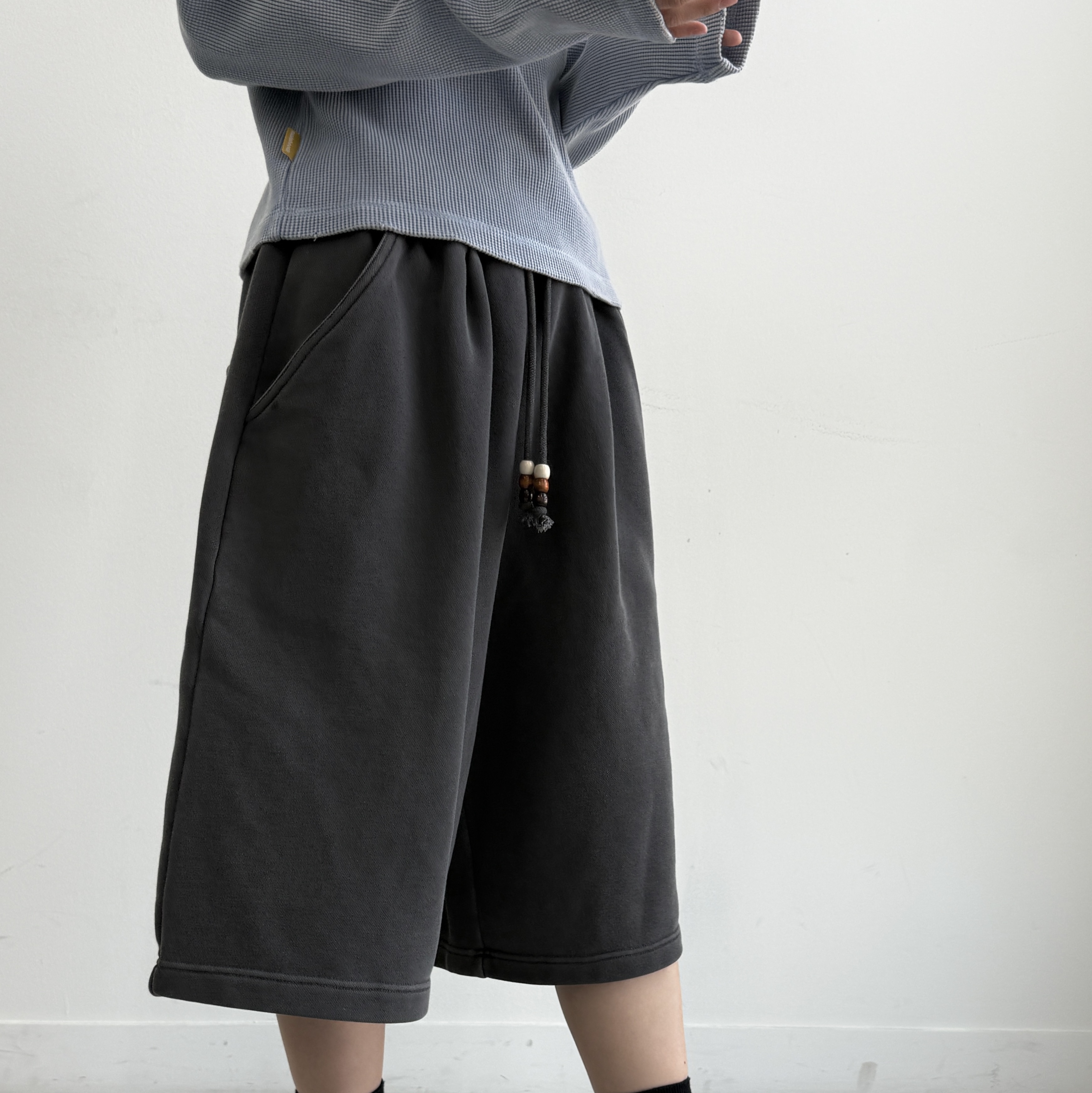 MAINBOOTH Washed Henley T-shirt SKY BLUE 착용 스타일 - 3