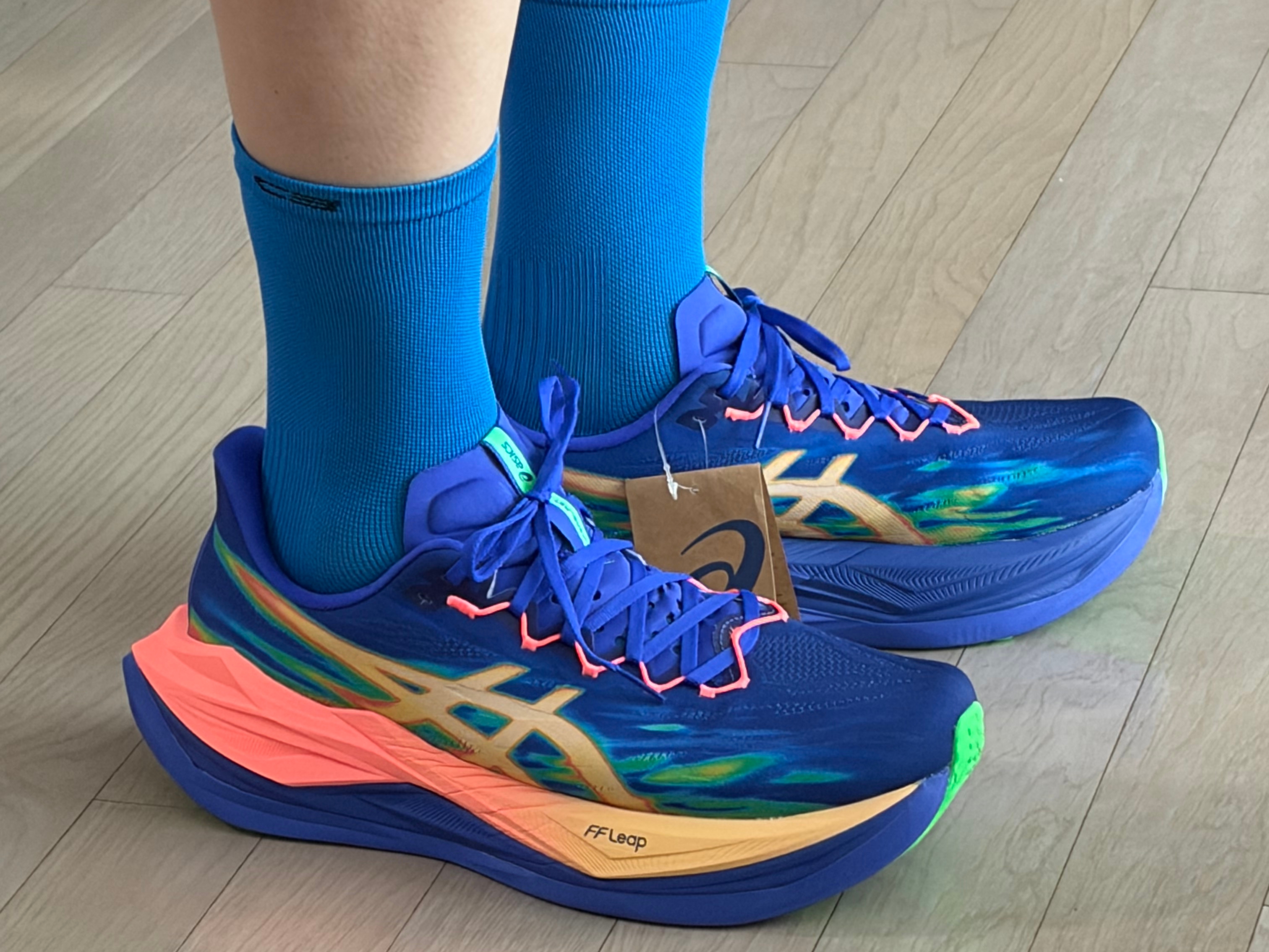 Asics Superblast 3 Cobalt Burst Light Orange 착용 스타일 - 2