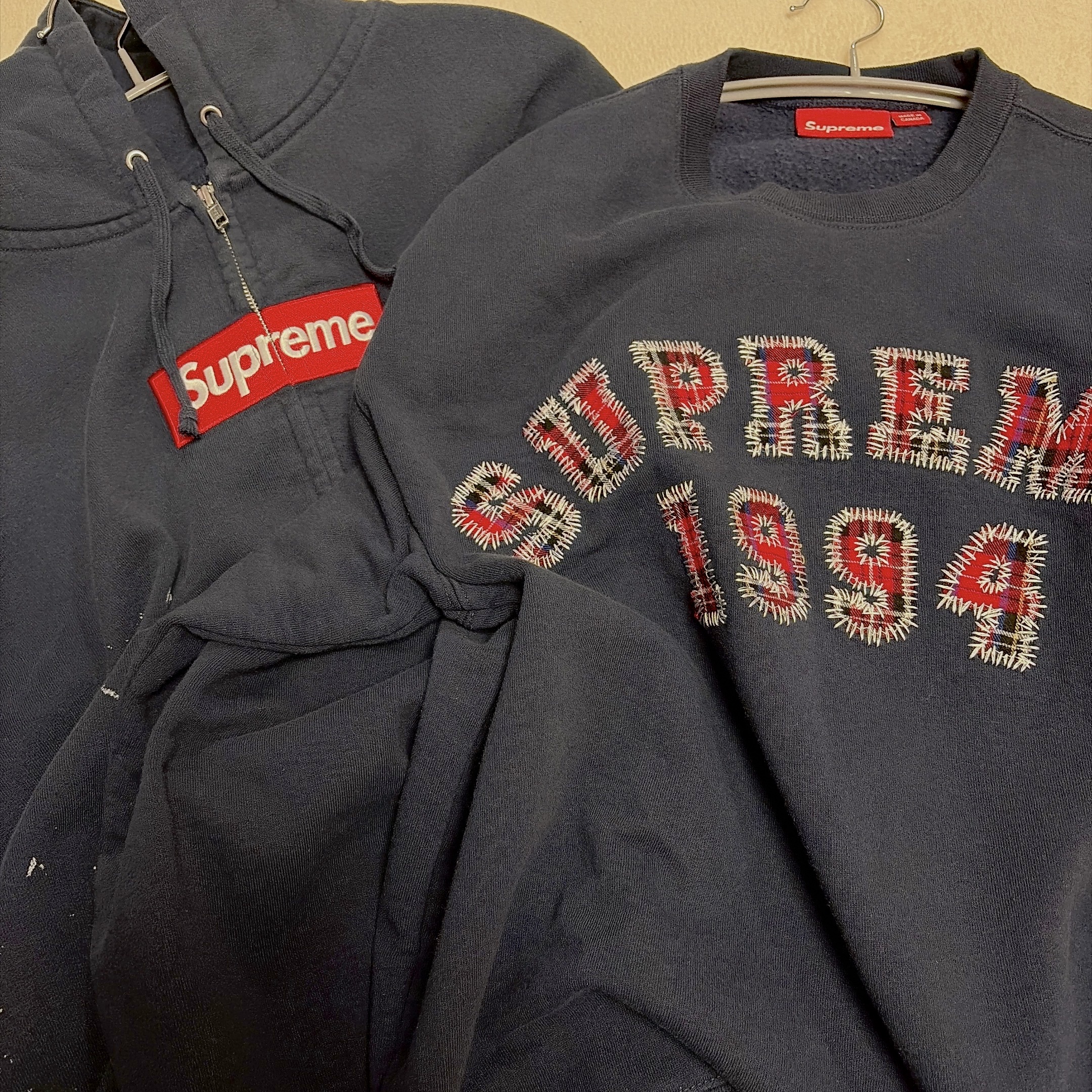 Supreme Plaid Arc Crewneck Navy - 26SS, Supreme x MM6 Maison Margiela Box Logo Zip Up Hooded Sweatshirt Navy - 26SS 착용 스타일