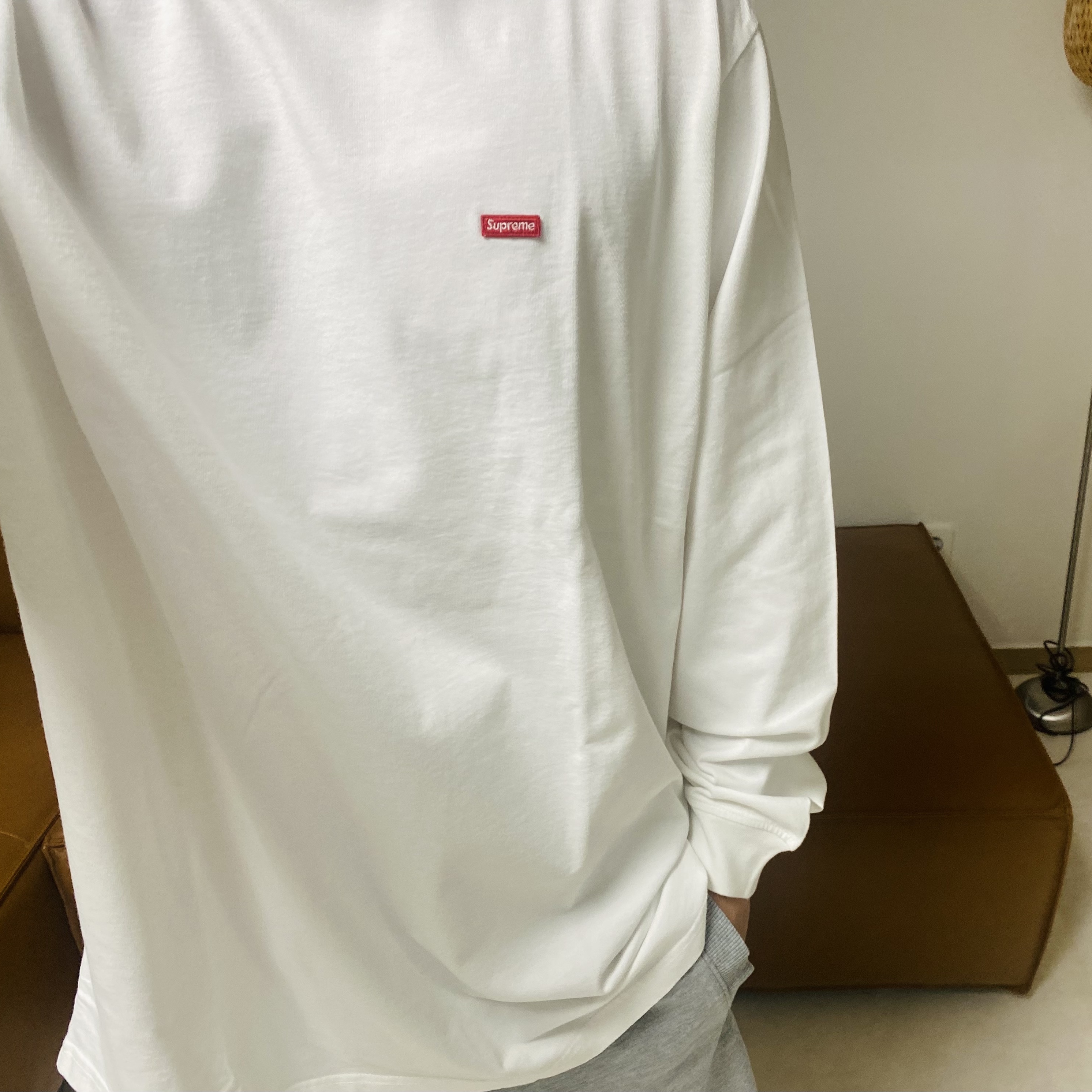 Supreme Small Box L/S T-Shirt White - 26SS 착용 스타일