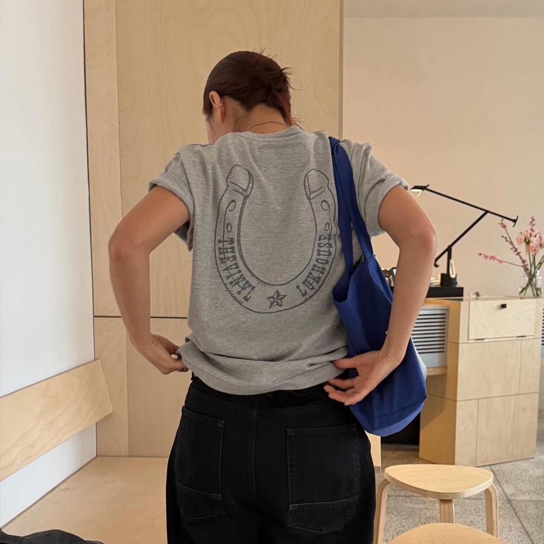 Thevinylhouse Lucky House Tee Grey 착용 스타일
