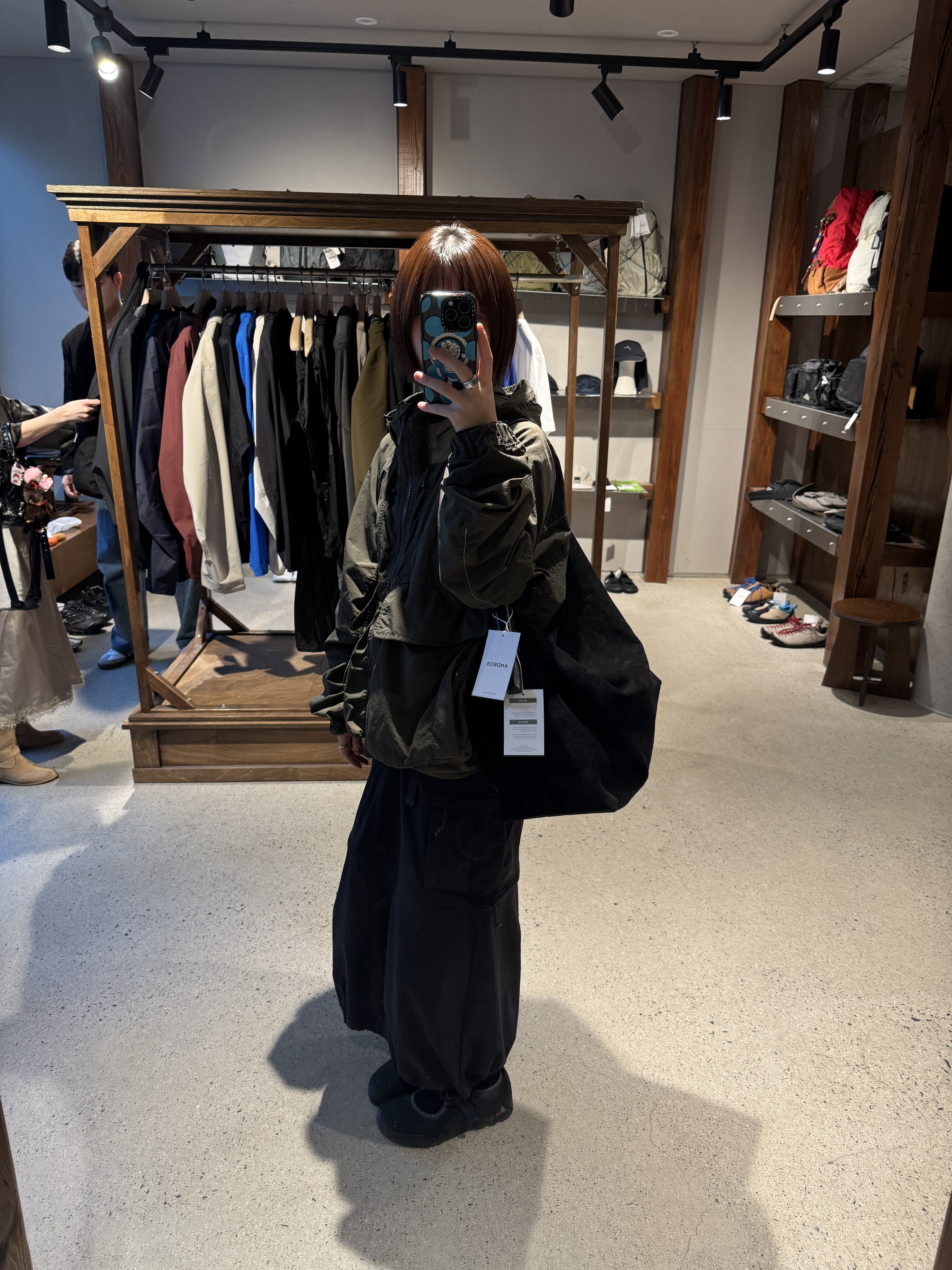 ROA Loie Black Grey, ROA x And Wander Garment Dye Nylon Hooded Jacket Khaki 착용 스타일 - 1