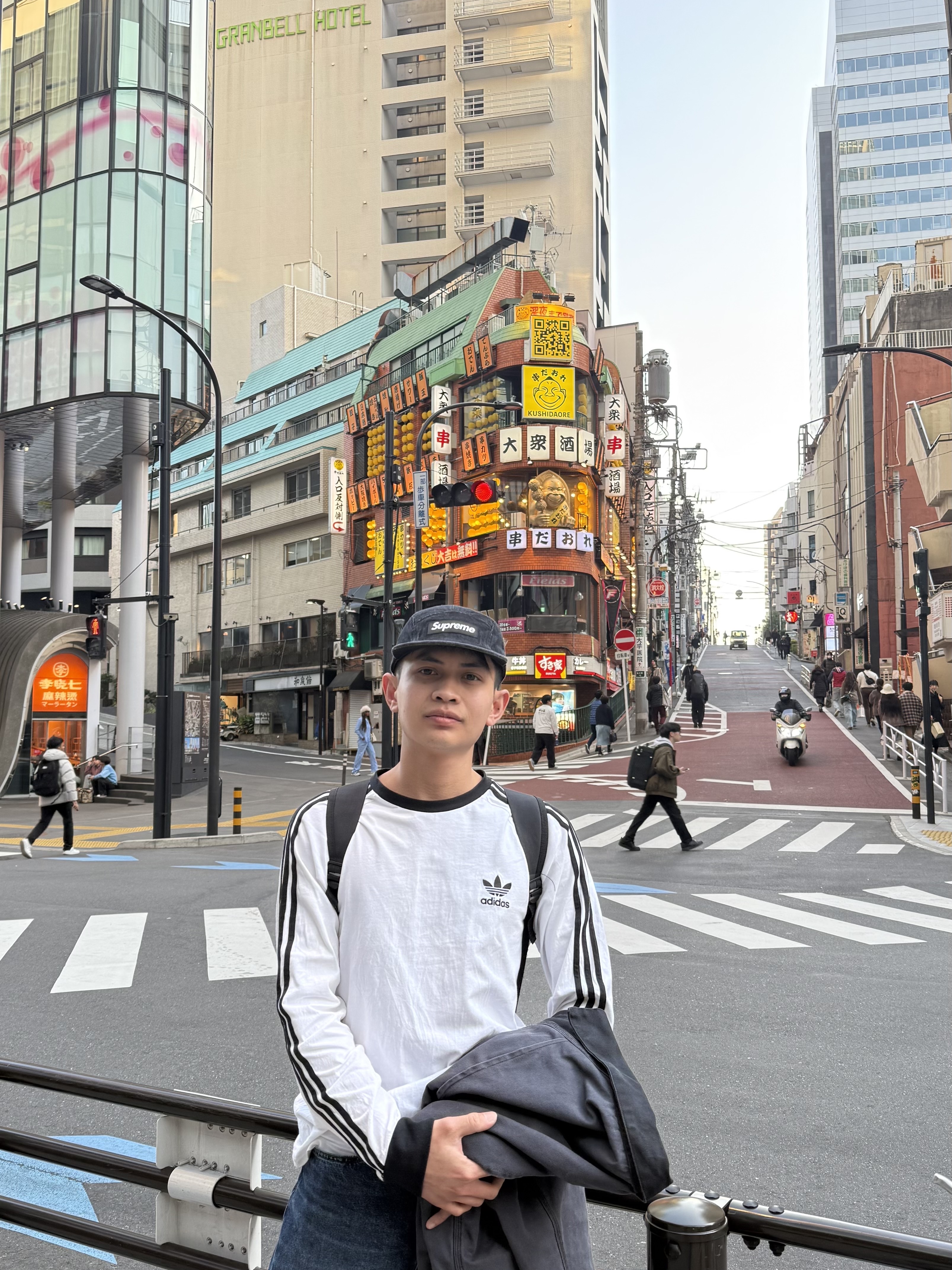 Supreme Denim Camp Cap Black - 24FW 착용 스타일 - 1