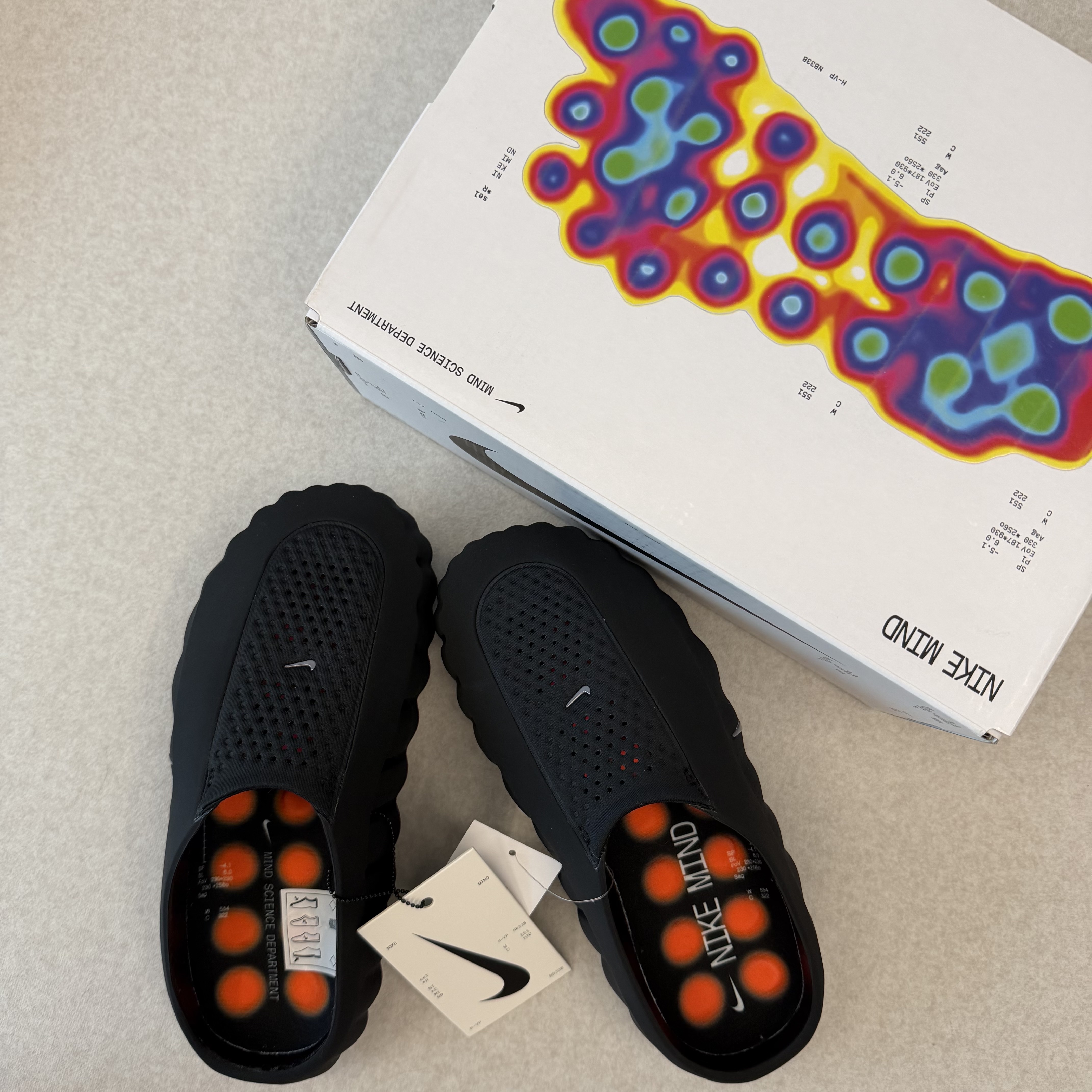 (W) Nike Mind 001 Black Hyper Crimson 착용 스타일