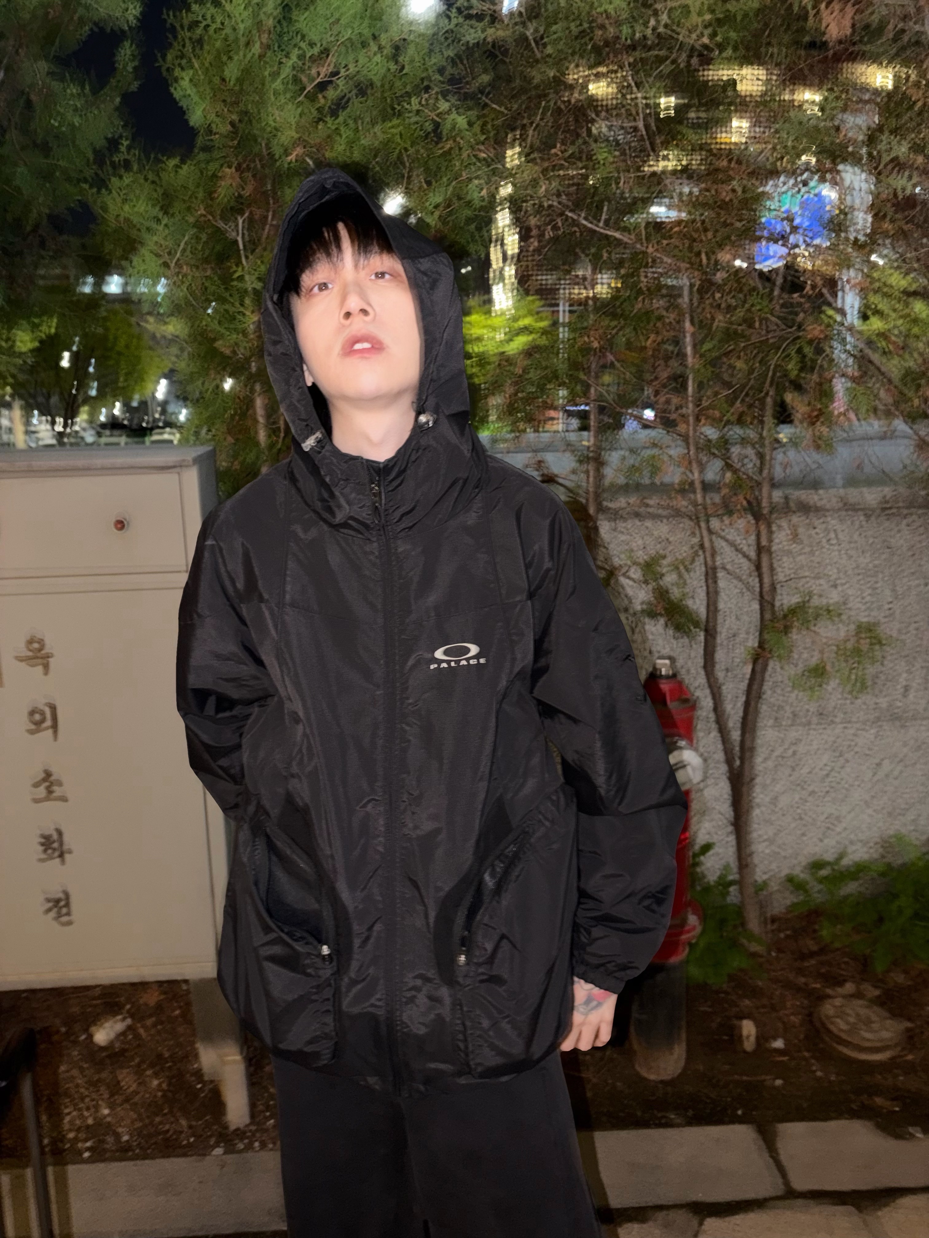Palace x Oakley Nitrofuel Jacket Black - 23SS 착용 스타일 - 2