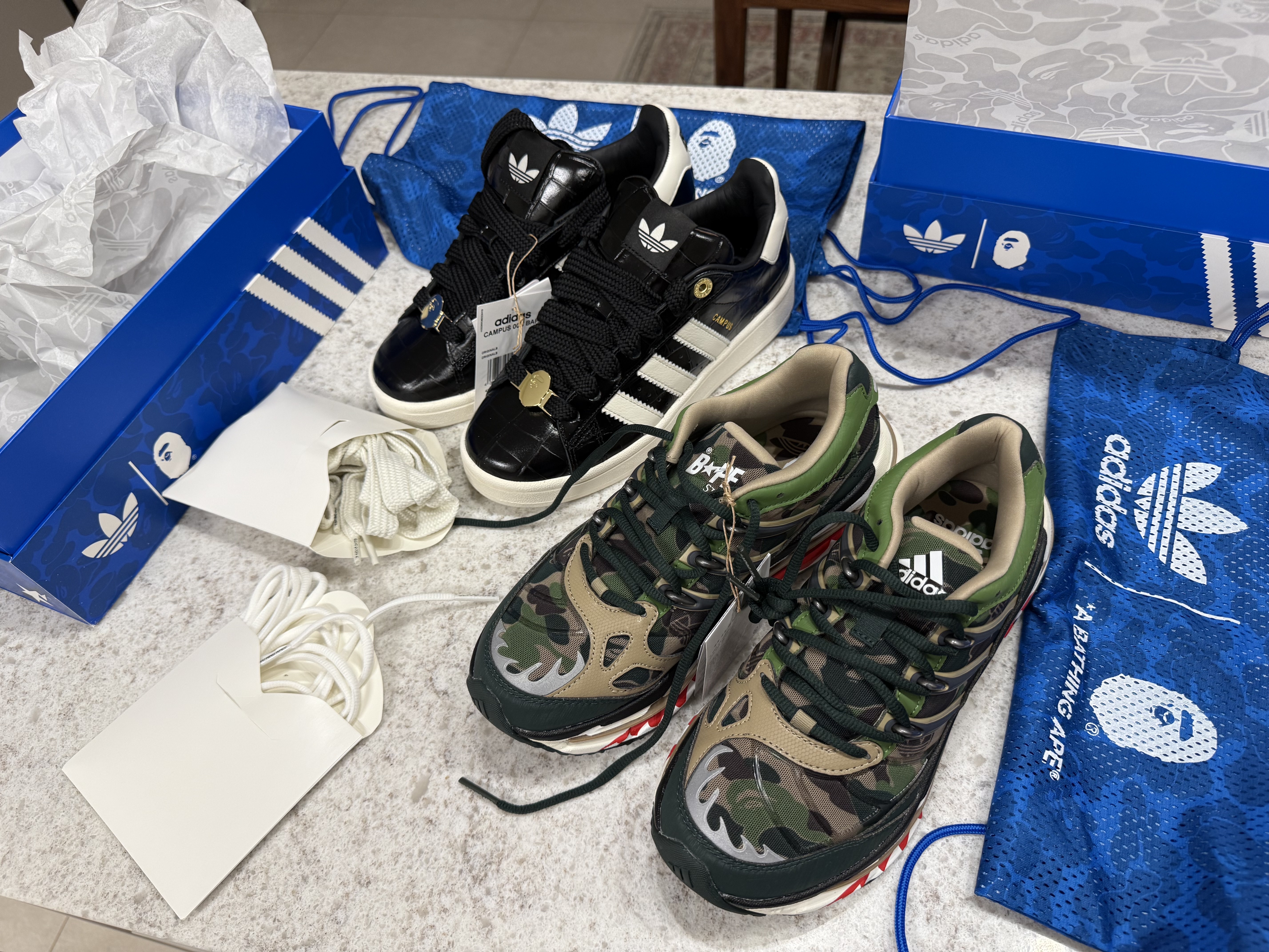 Adidas x BAPE Adistar Hrmy Hemp Iron Metallic, Adidas x BAPE Campus 00s Core Black Off White 착용 스타일 - 1