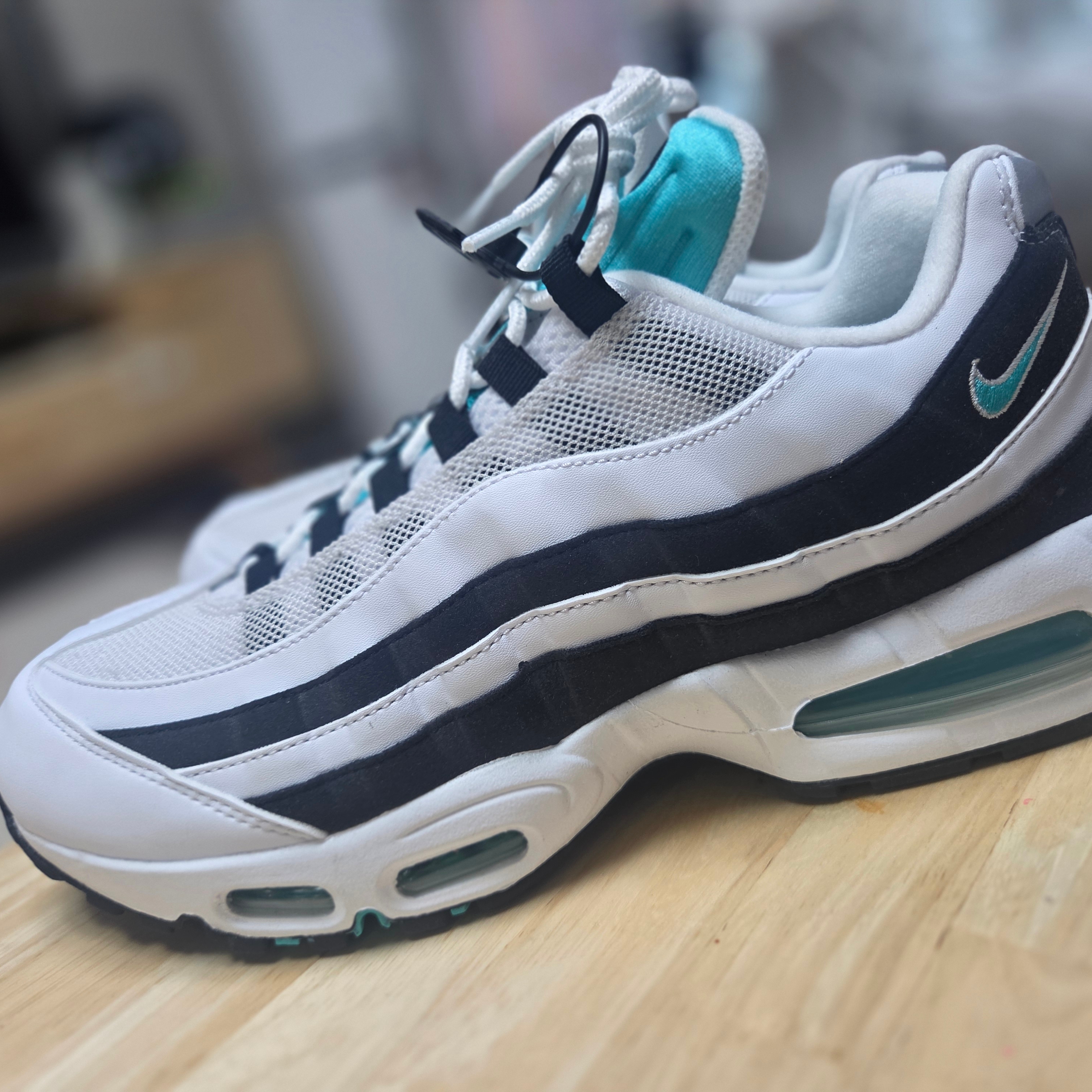 Nike Air Max 95 OG White and Black 착용 스타일 - 4