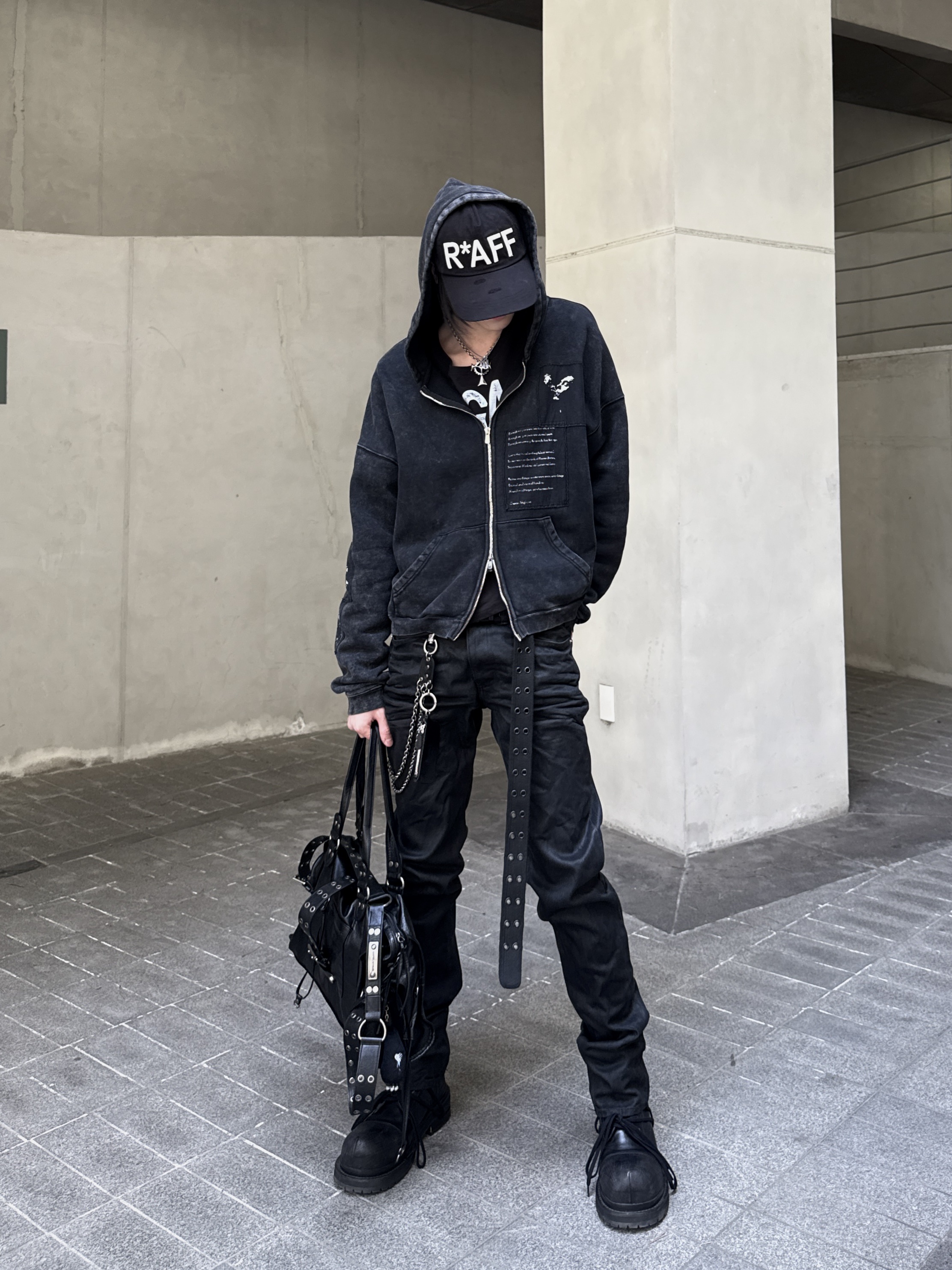 Sundayoffclub Waxed Straight Leg Jeans, Sundayoffclub R*AFF Vintage Thrashed Hat 착용 스타일 - 2