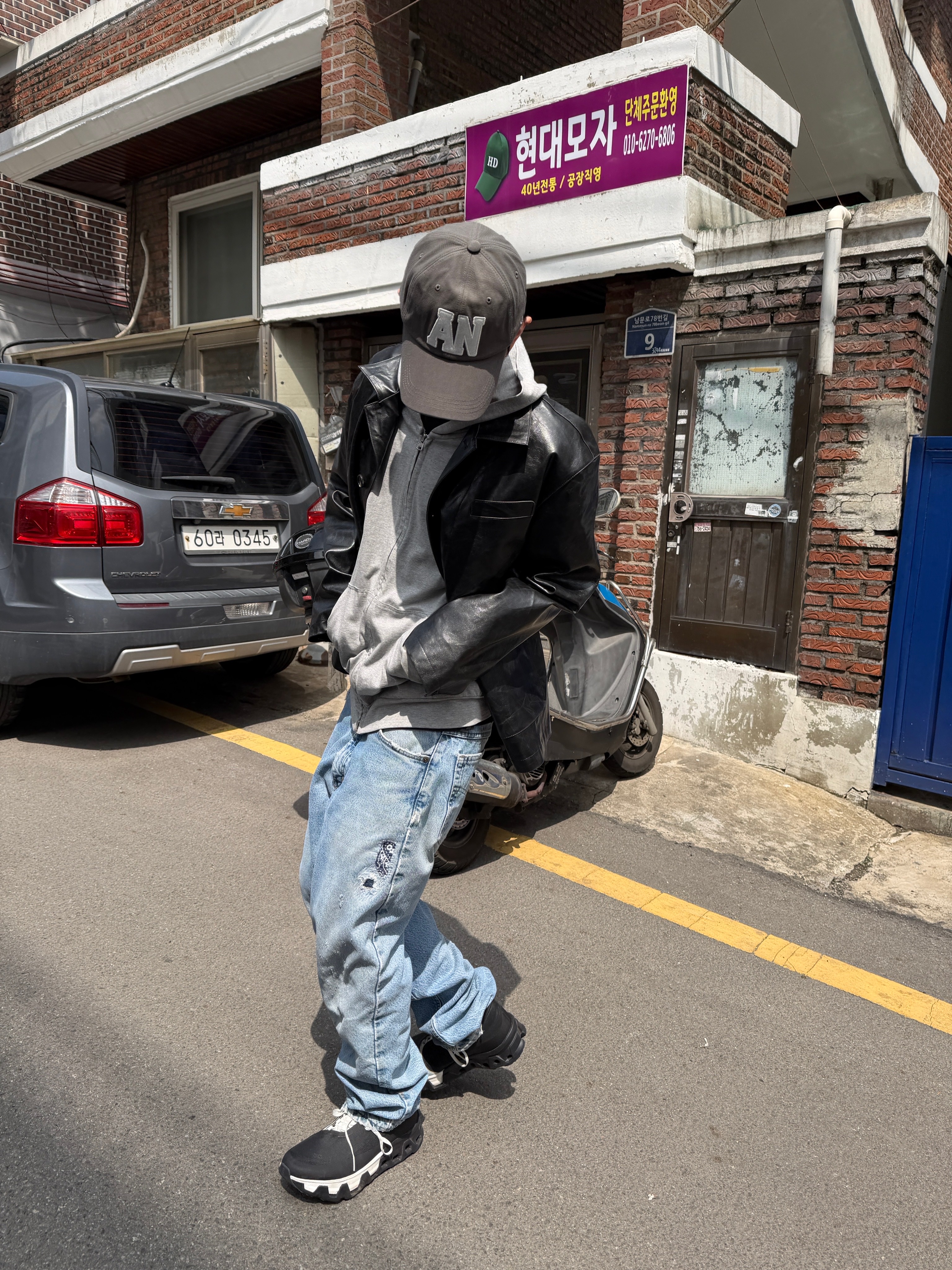 On Running x Post Archive Faction (Paf) Cloudmonster Hyper Black 착용 스타일 - 1