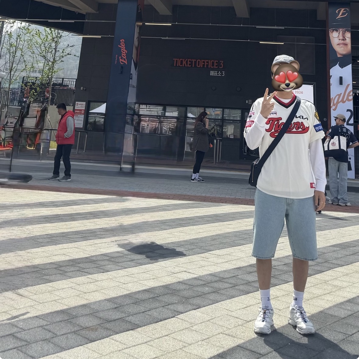 Supreme Baggy Denim Shorts Light Washed Indigo - 25SS 착용 스타일