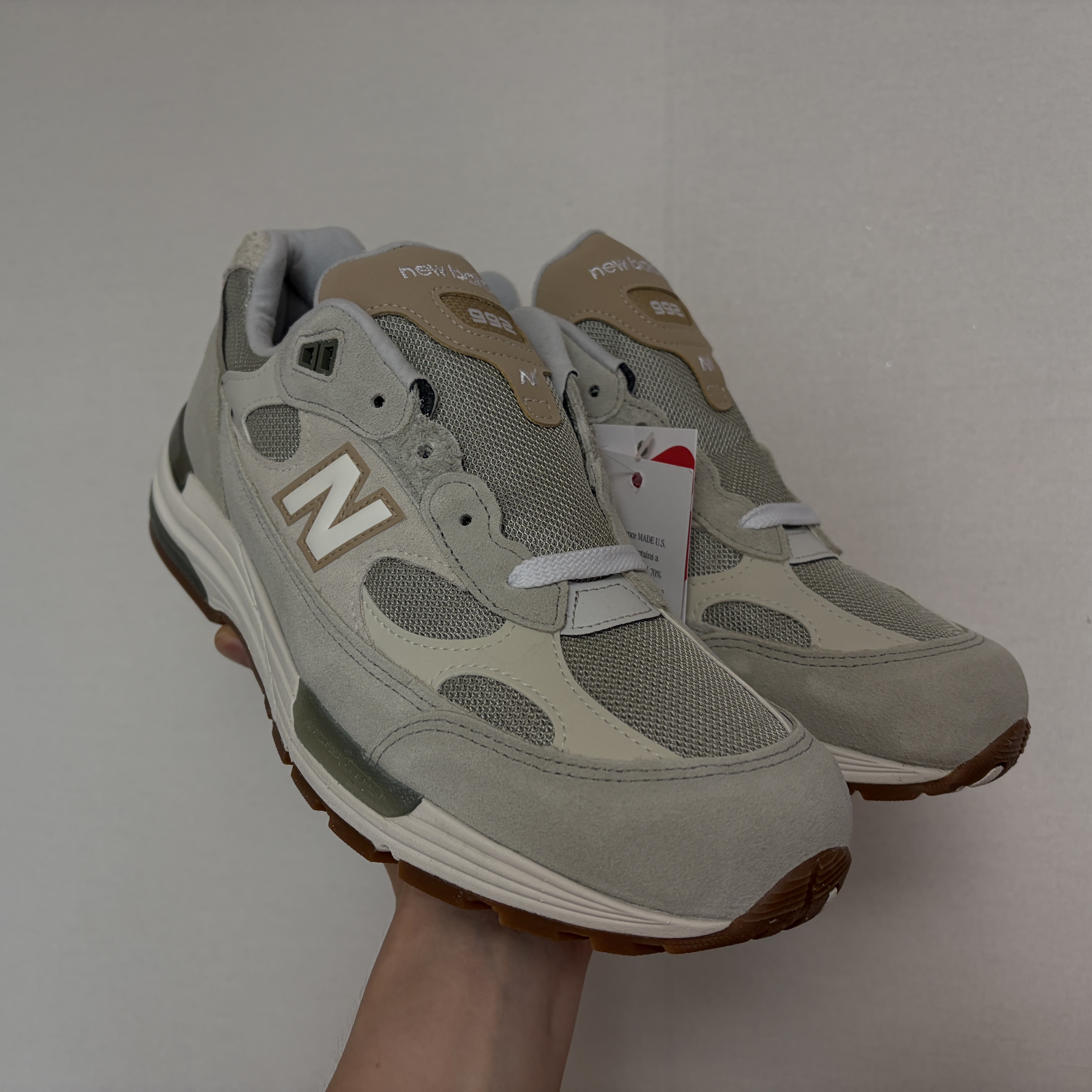 New Balance x Teddy Santis 992 Made in USA Olivine Incense 착용 스타일 - 2