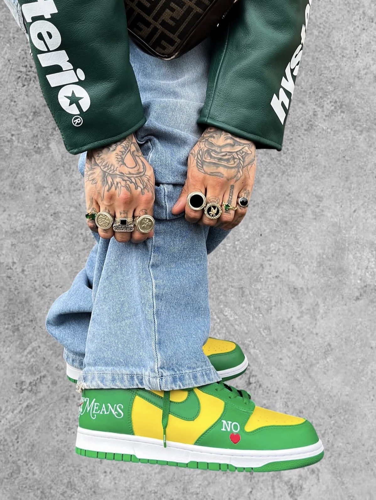 Nike x Supreme SB Dunk High OG QS By Any Means Varsity Maize Pine Green 착용 스타일 - 2