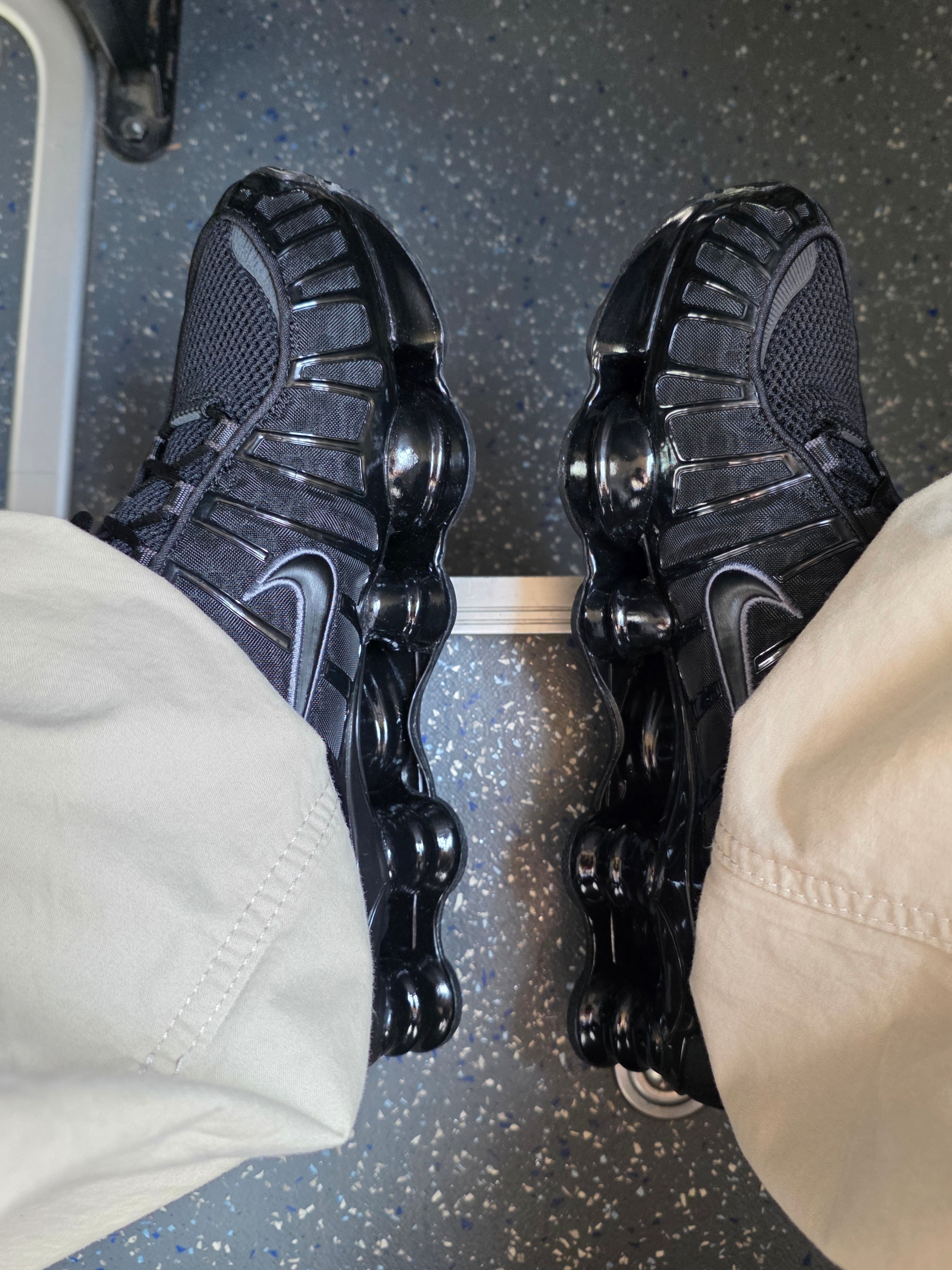 New Balance x Kian84 Run To Live Color Point Performance Mesh Cap Black, Nike Shox TL Black Metallic Hematite 착용 스타일 - 5