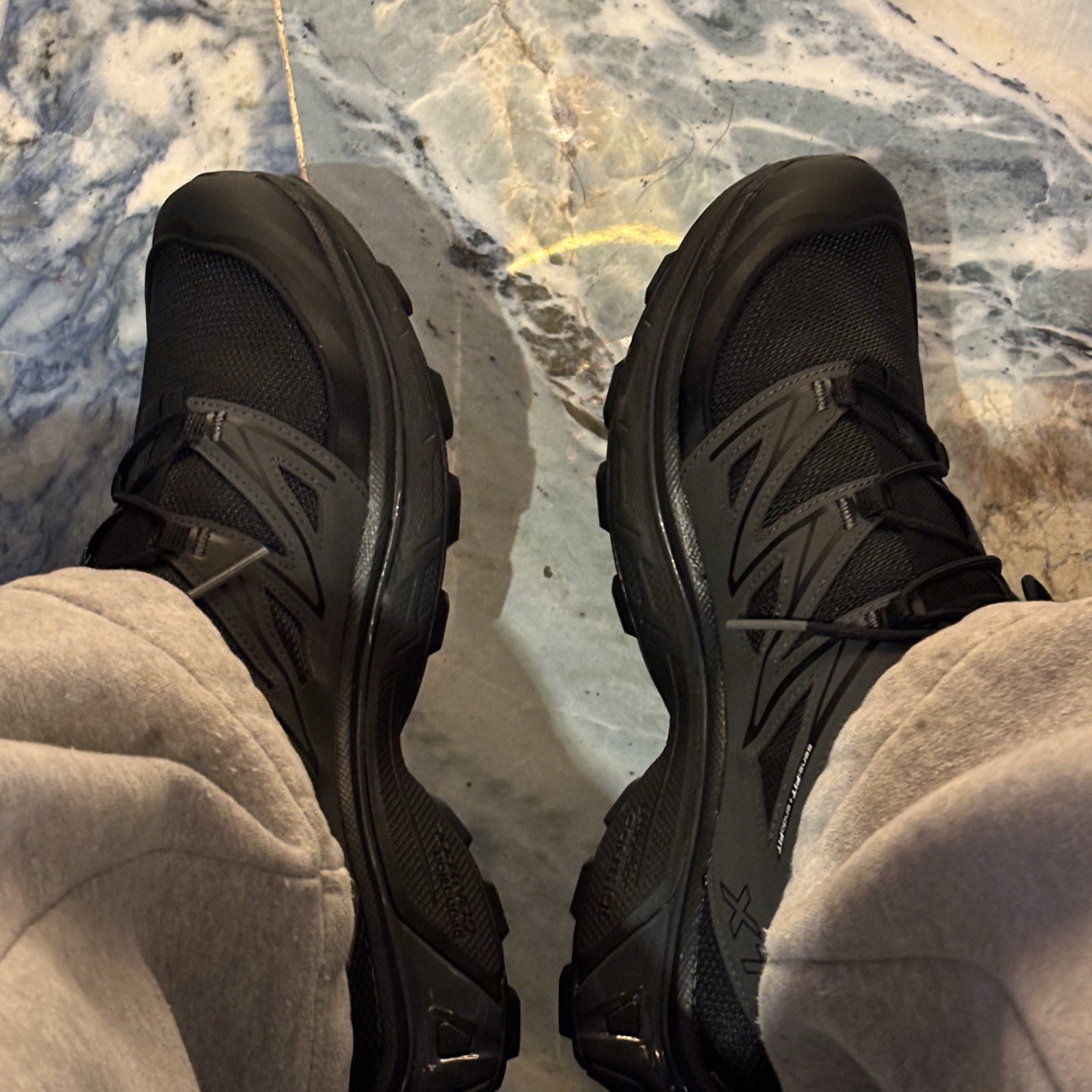 Salomon XT-6 Expanse Black Ebony 착용 스타일
