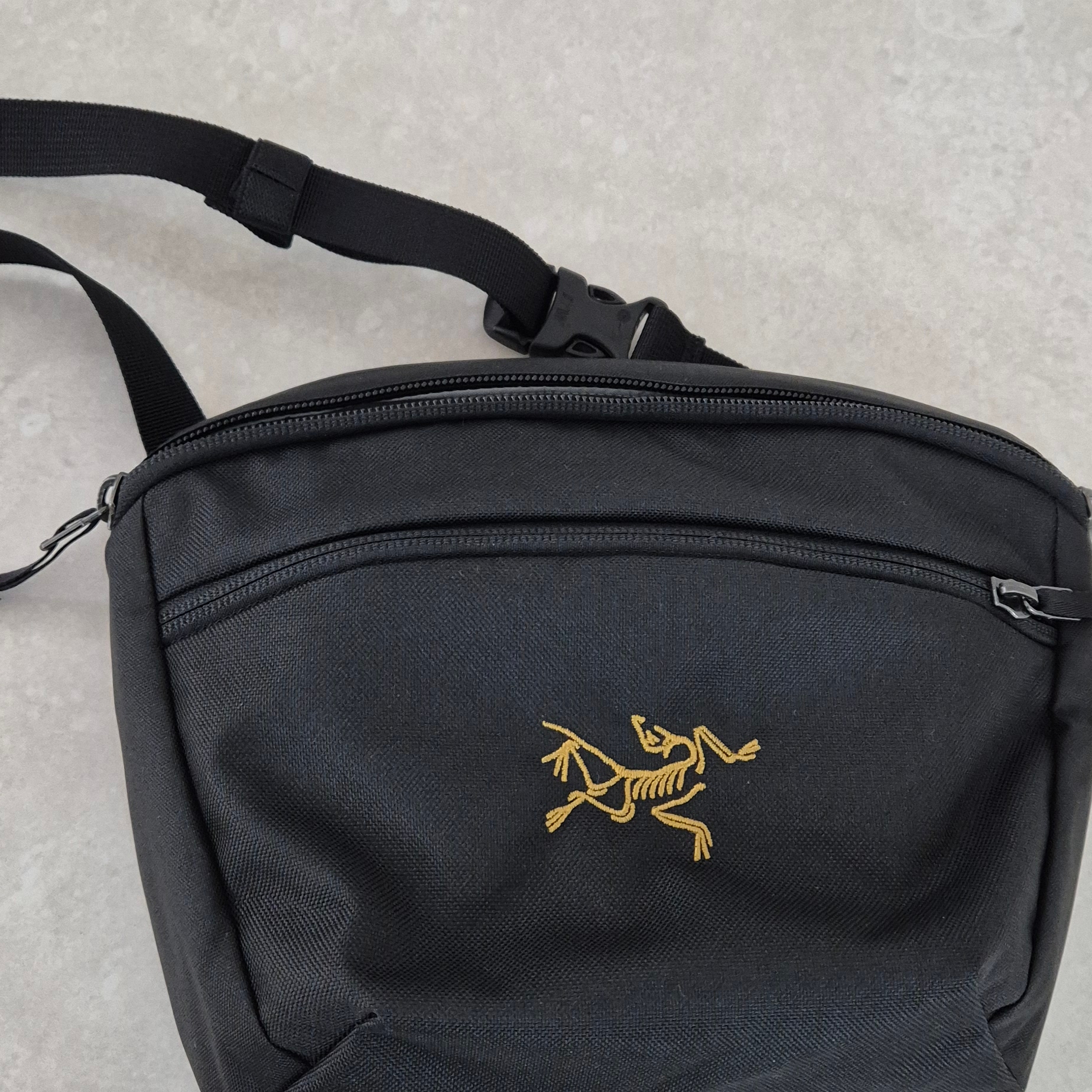 Arc'teryx Mantis 2 Waistpack 24K Black 착용 스타일