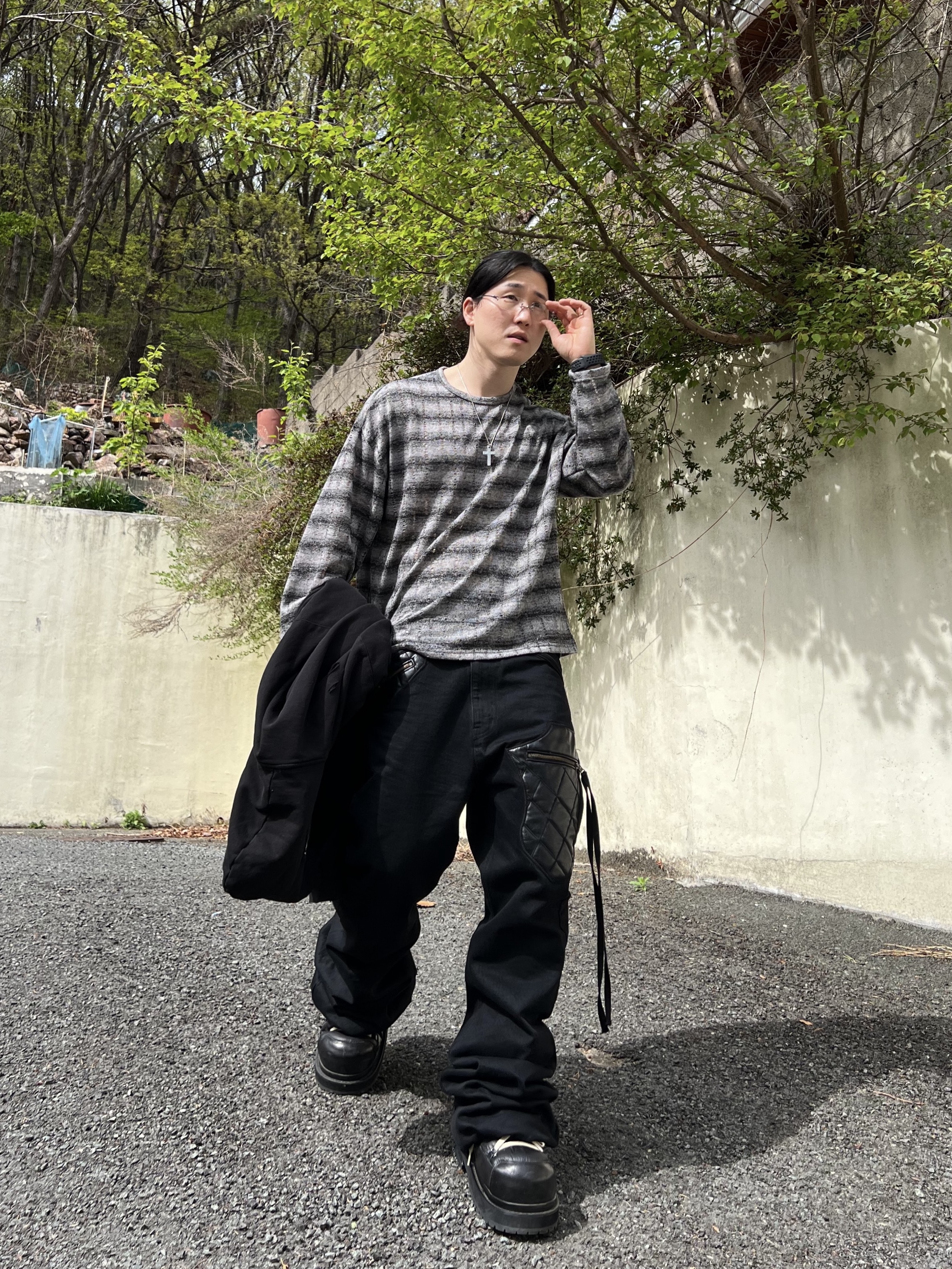 emostanceclub Leather Patch Flared Jeans Black, MJD Cowboy Patch Thermal Zip-Up Hoodie Black 착용 스타일 - 9