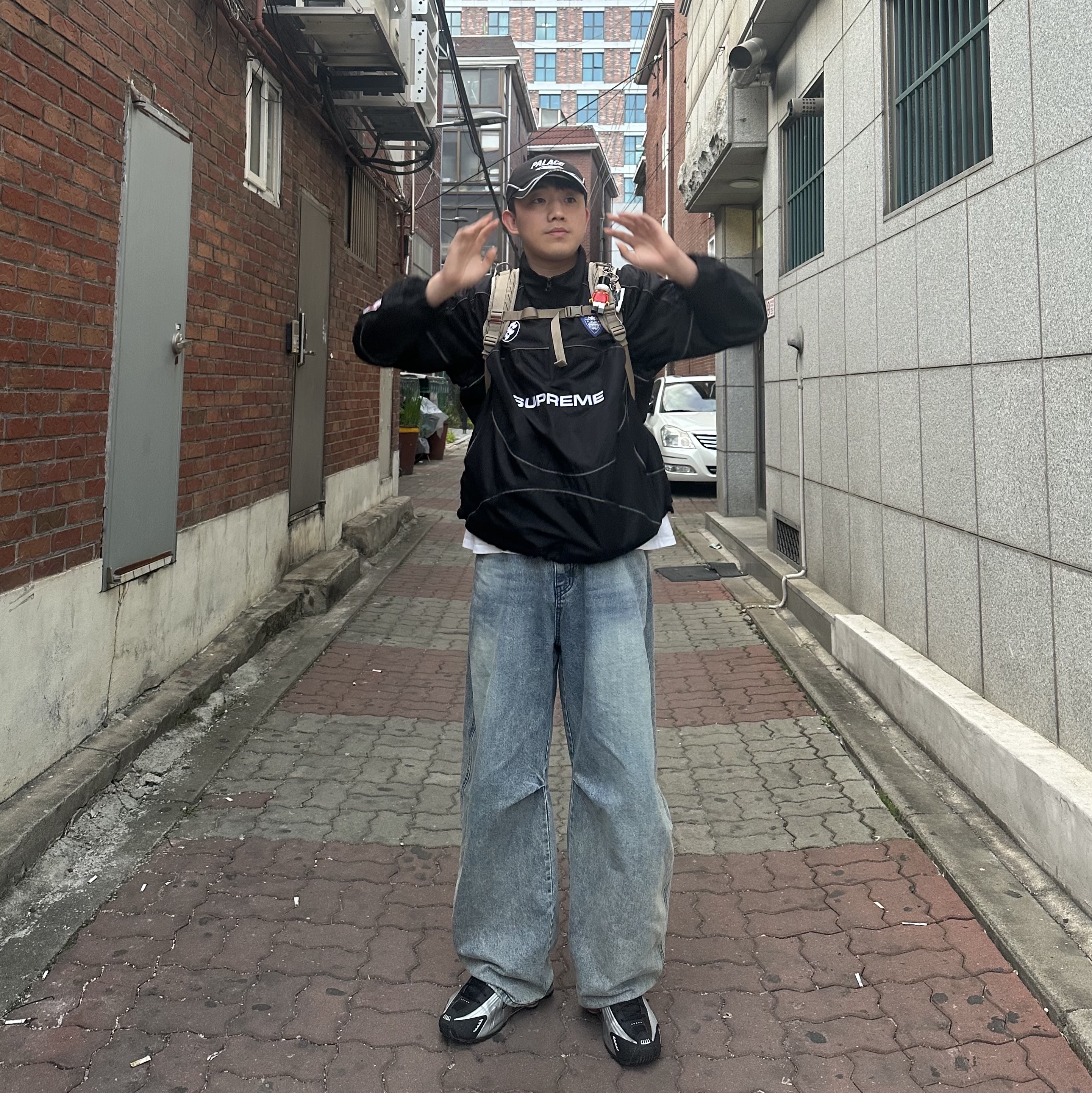 Palace x Umbro Cap Black - 24SS, Odyssey x Maison Mihara Yasuhiro Blakey Keyring Green 착용 스타일 - 2
