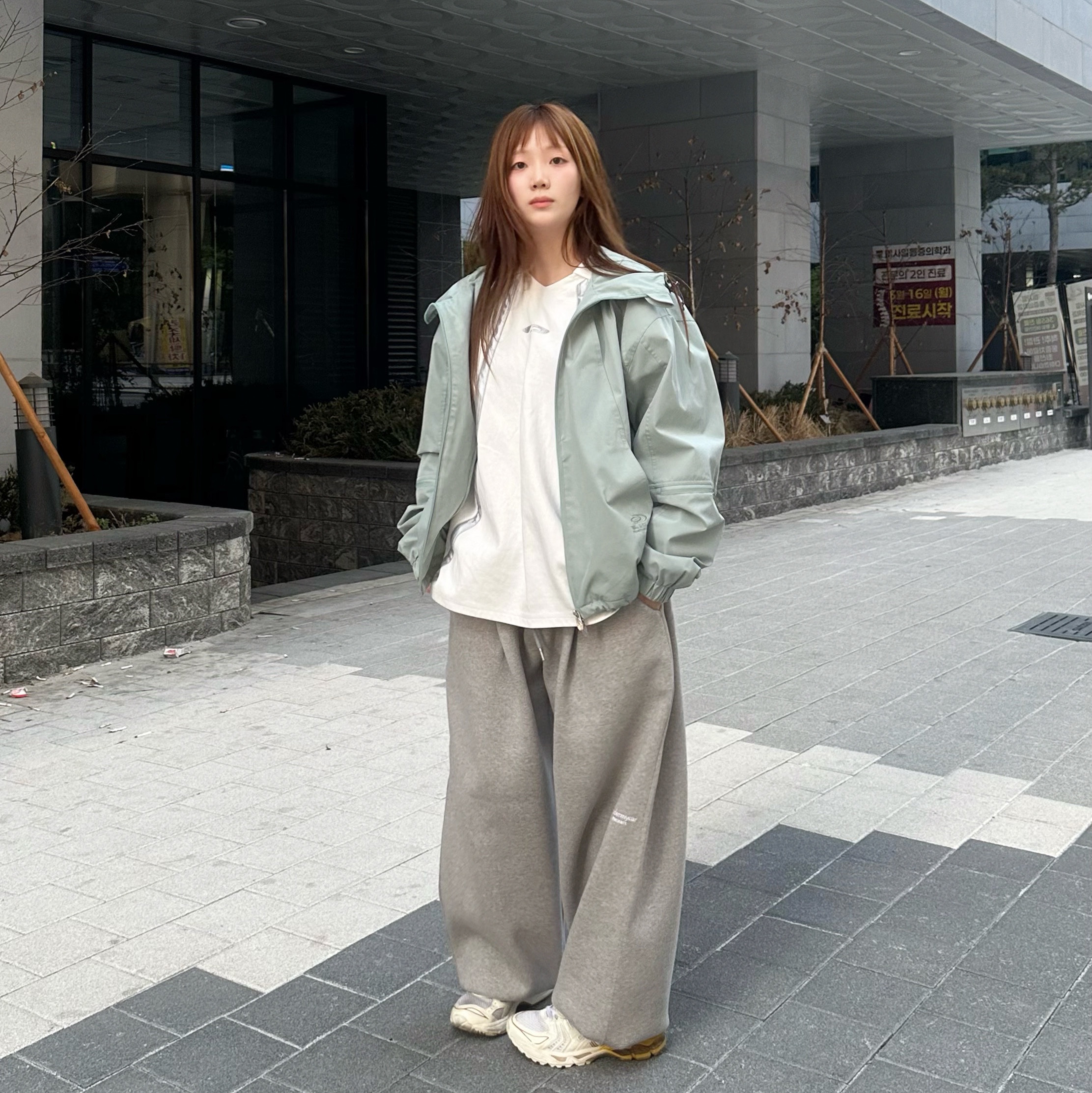 Undermycar Mu.03 Anti Fxxking Logo Play Oversized Sweat Jogger Melange Gray 착용 스타일 - 1
