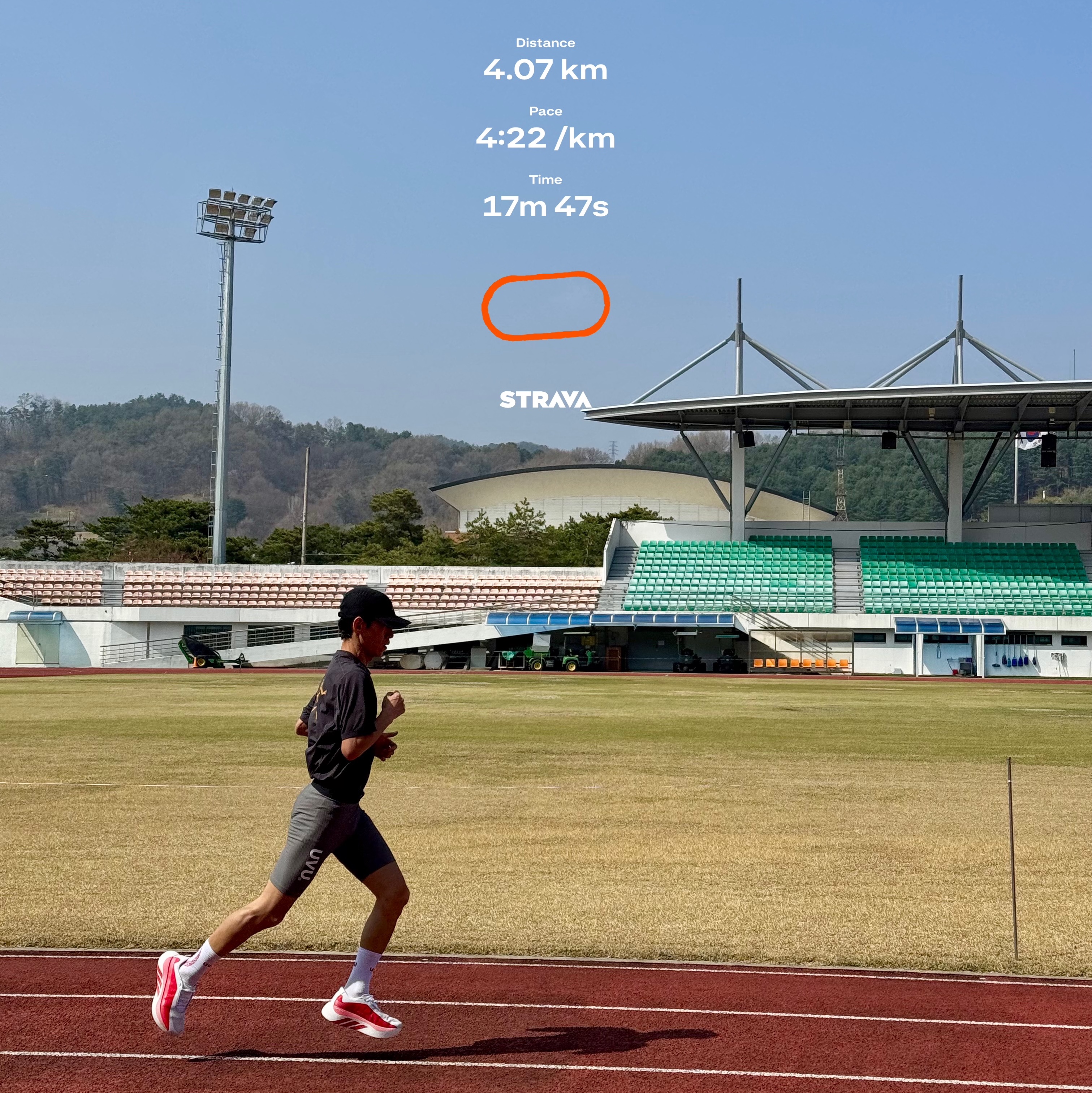 UVU Half Tights Grey, Adidas Hyperboost Edge Cloud White Pure Ruby 착용 스타일 - 1