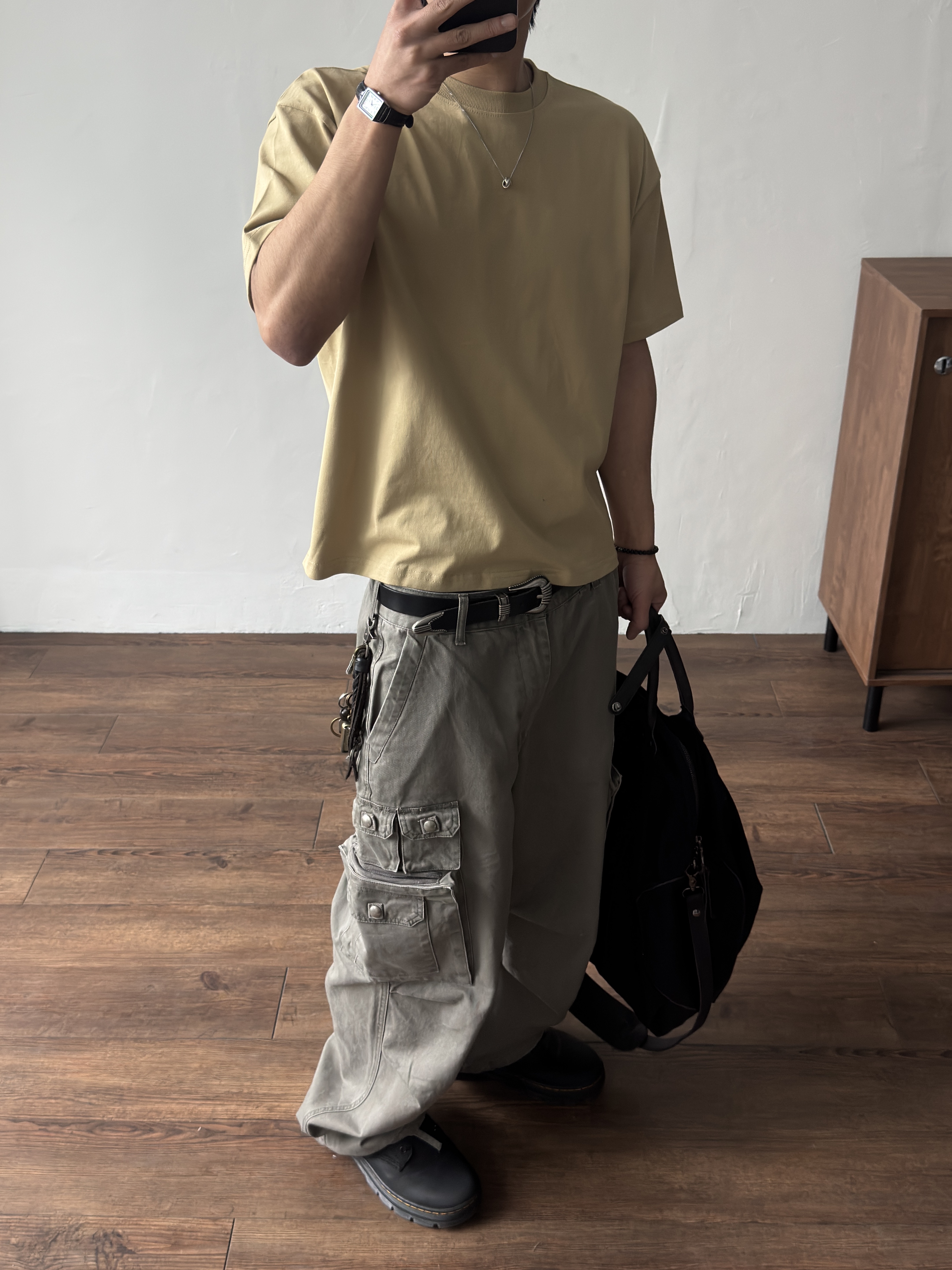 Casio LTP-V007L-7B1, Dr. Martens Reeder Wyoming Leather Utility Shoes Black 착용 스타일 - 1
