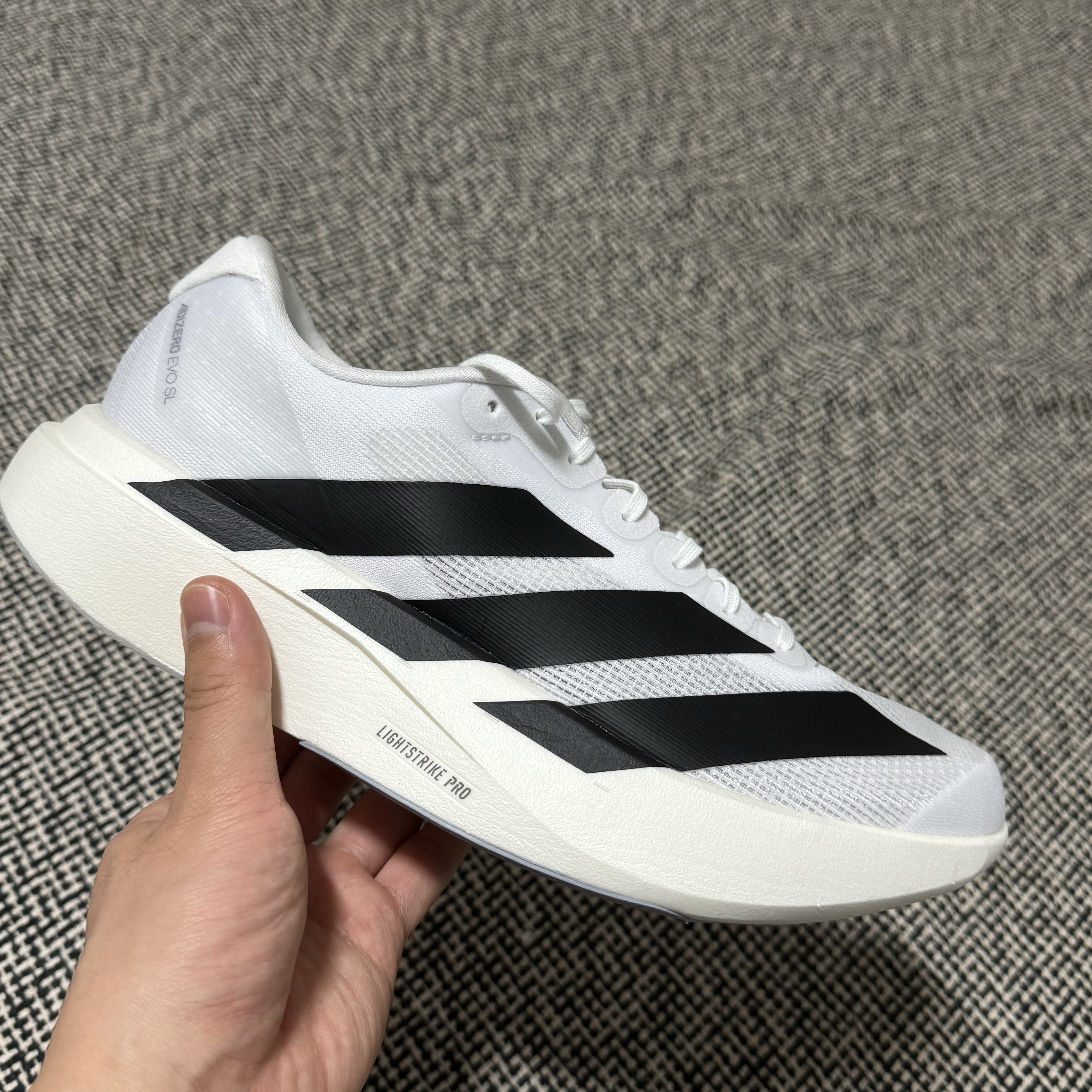 Adidas Adizero EVO SL Cloud White Core Black 착용 스타일 - 2