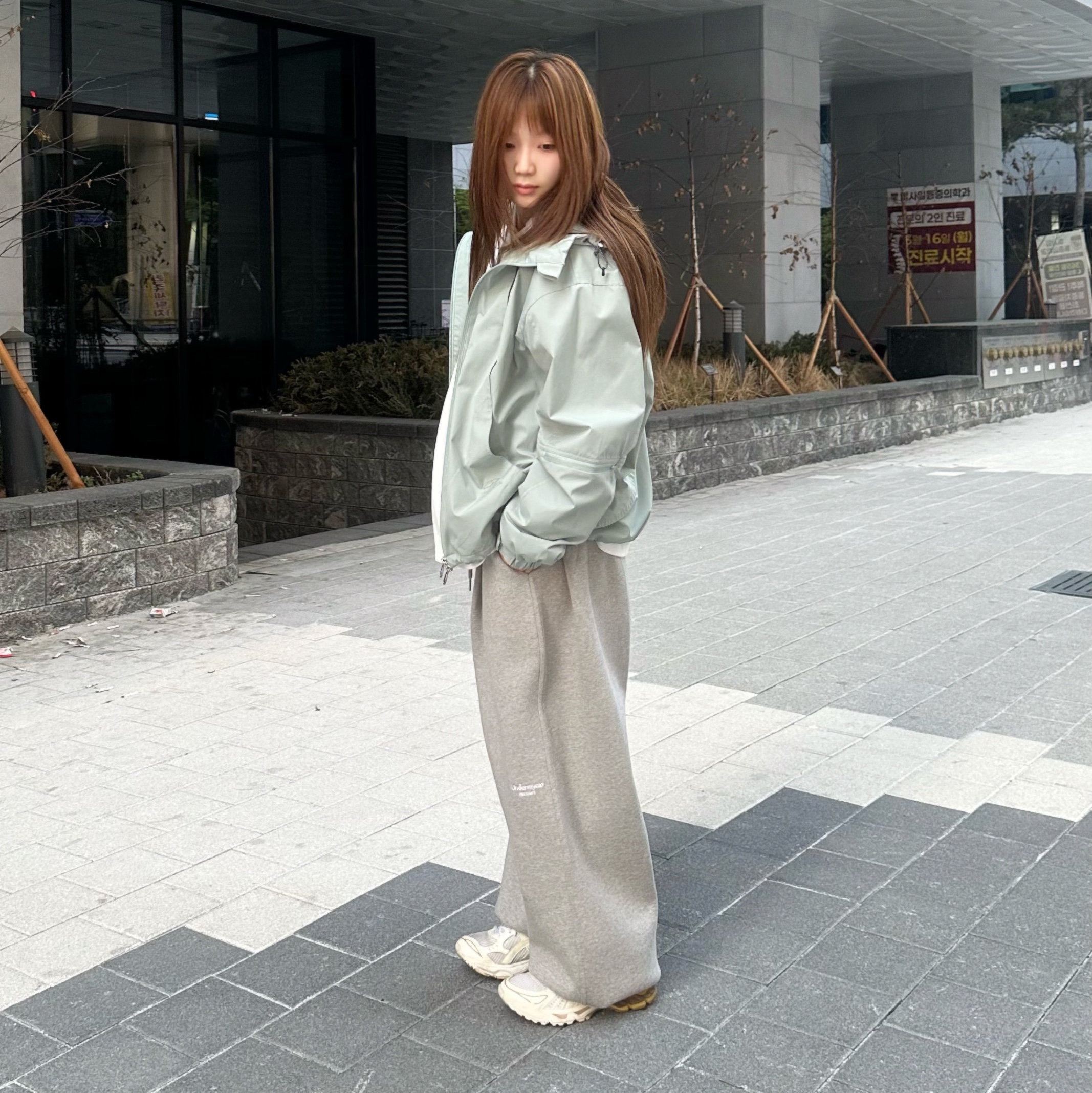 Undermycar Mu.03 Anti Fxxking Logo Play Oversized Sweat Jogger Melange Gray 착용 스타일 - 6
