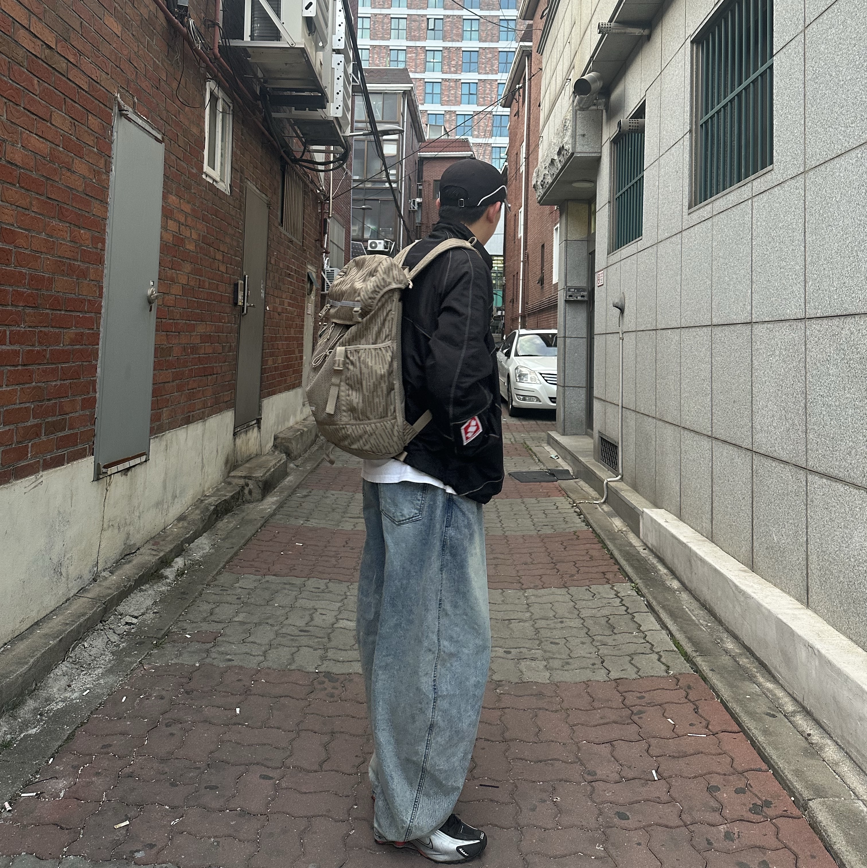 Palace x Umbro Cap Black - 24SS, Odyssey x Maison Mihara Yasuhiro Blakey Keyring Green 착용 스타일 - 3
