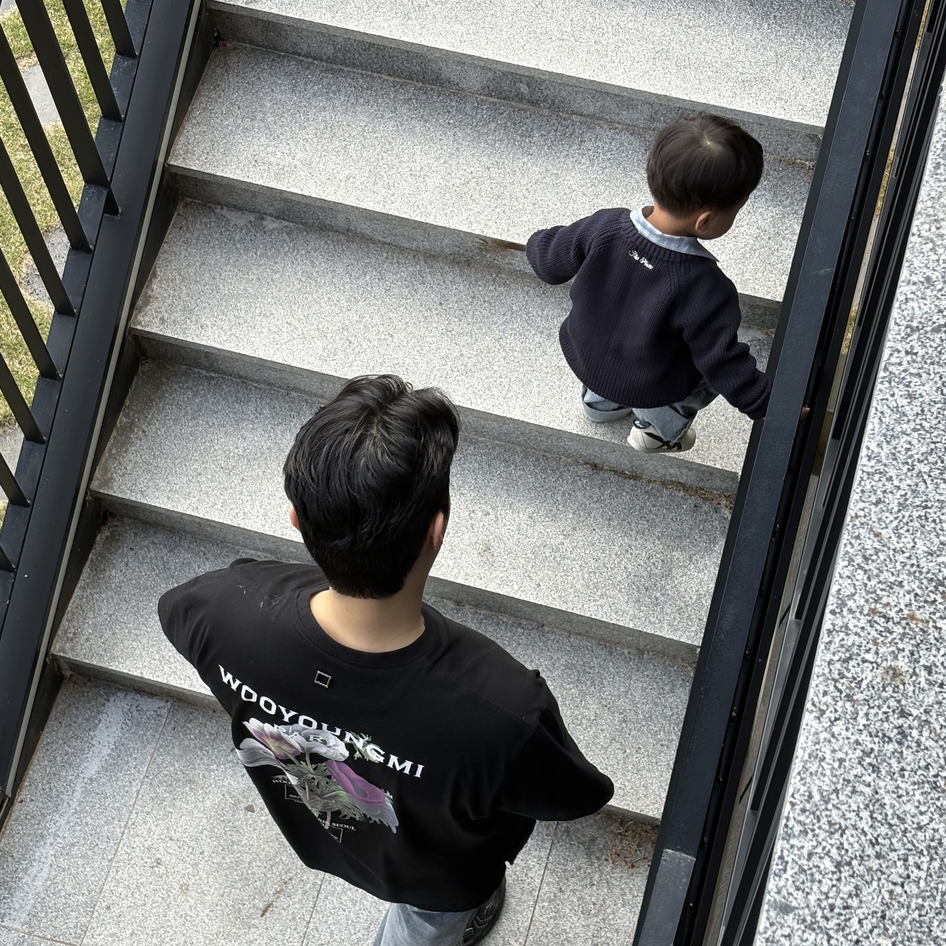 Wooyoungmi Flower Print Back Logo T-Shirt Black - 23FW 착용 스타일