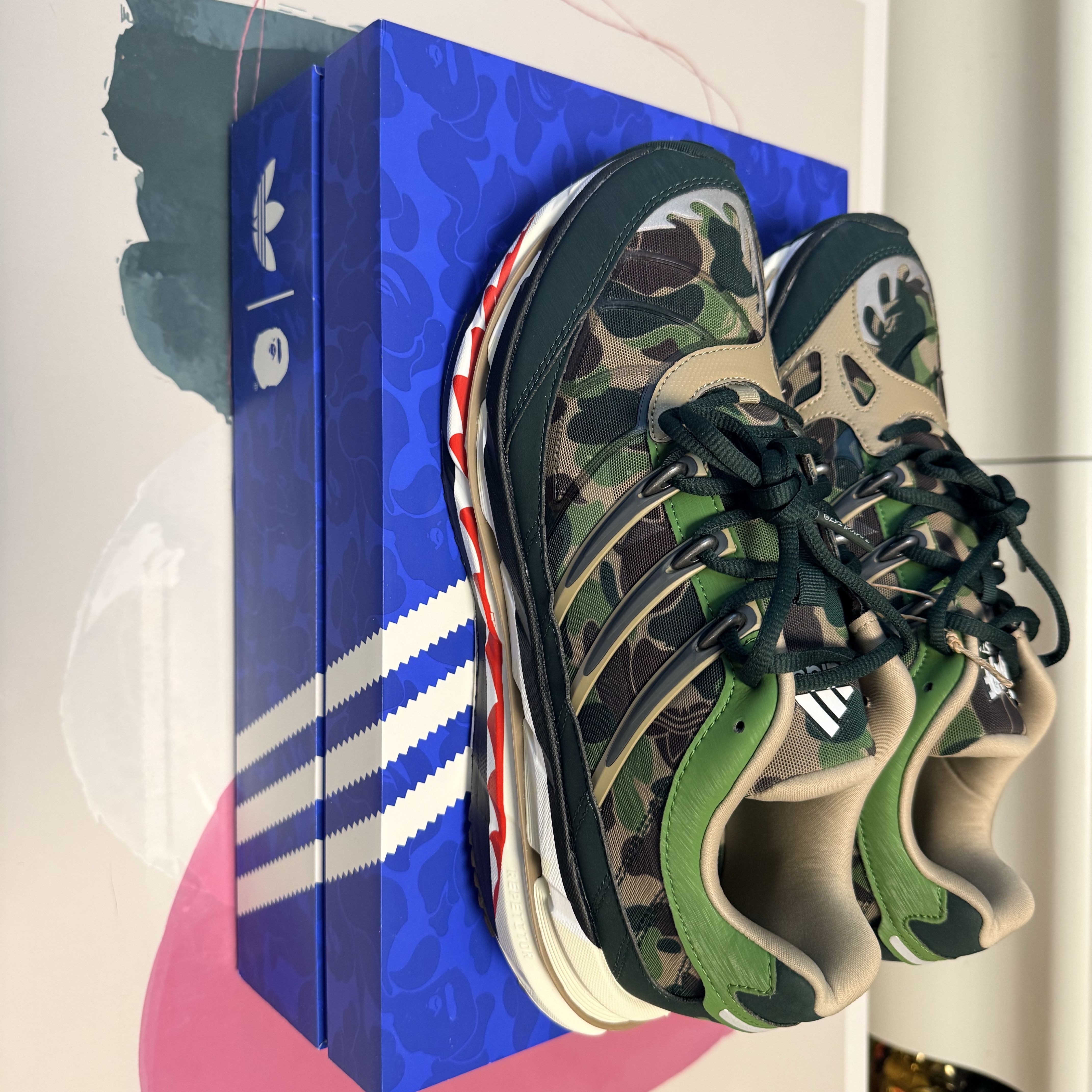 Adidas x BAPE Adistar Hrmy Hemp Iron Metallic, Stussy Skulls Pigment Dyed Zip Hoodie Bone 착용 스타일 - 2