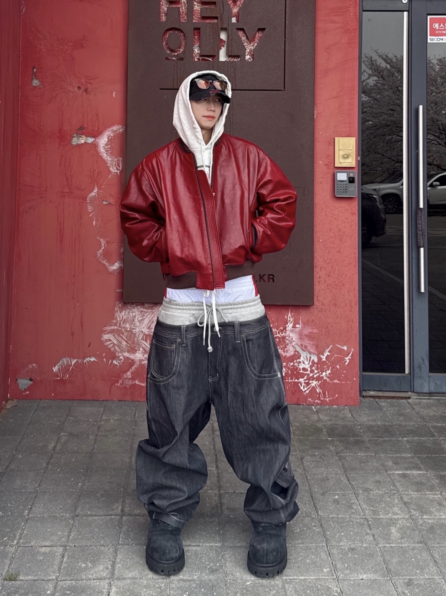 Undermycar Hommage Embraced The Fireworks Goatskin Blouson Red - 24FW, Balenciaga Stomper Bootie Black 착용 스타일 - 1