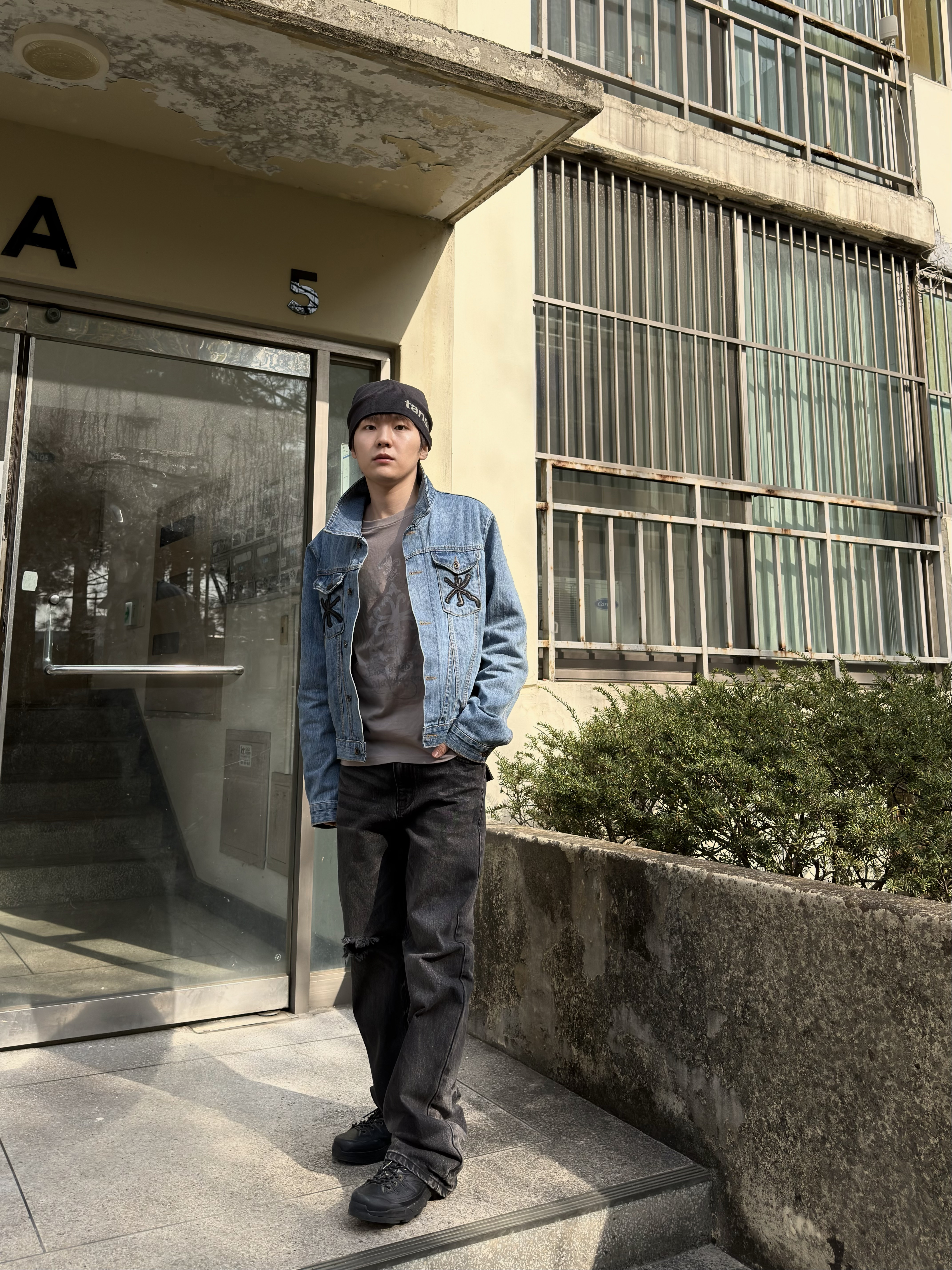 Salomon x Carhartt WIP X-Alp Black 착용 스타일 - 3