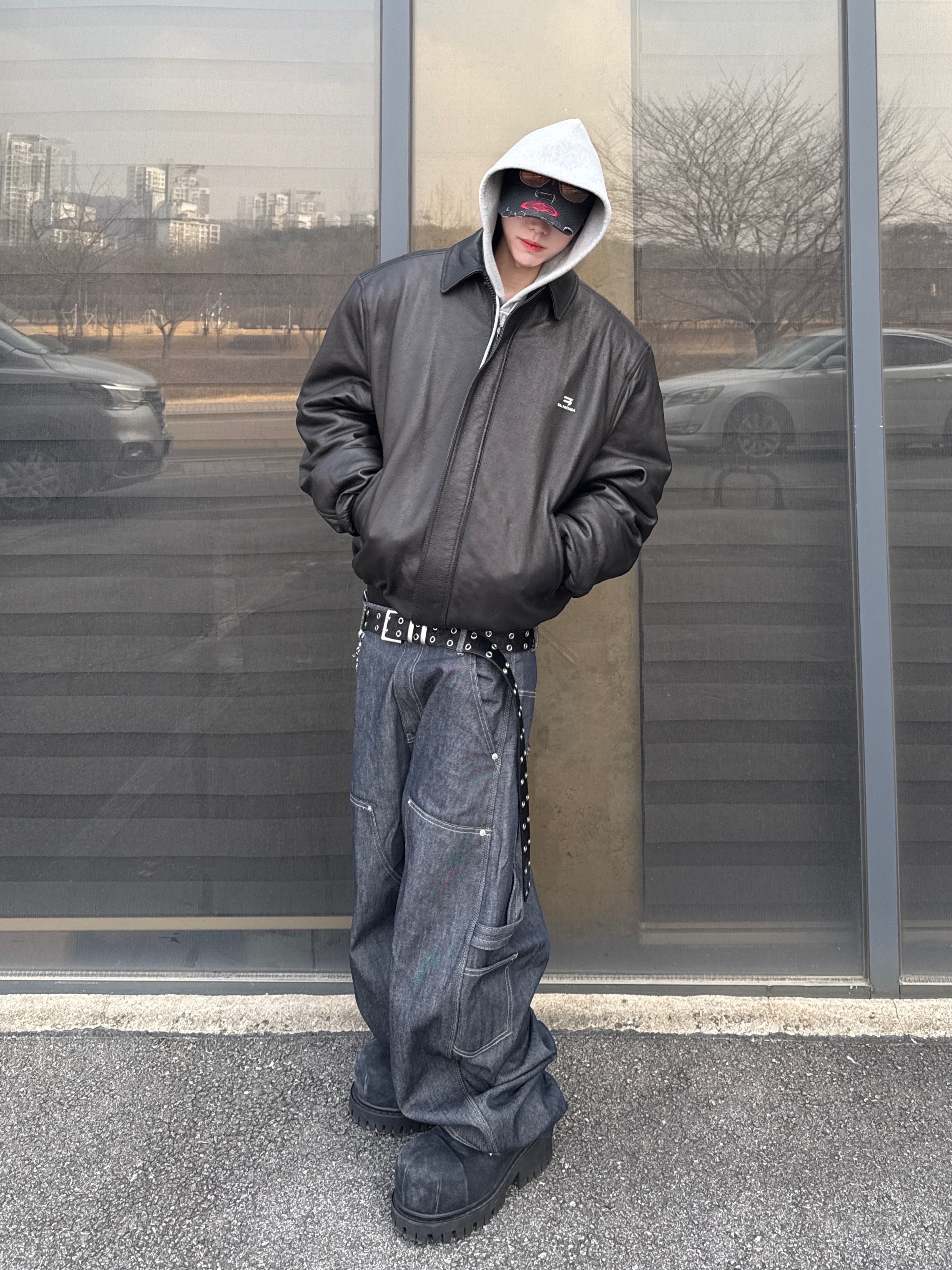 Balenciaga Sporty B Taxi Blouson Black, Balenciaga Sporty B Taxi Blouson Black 착용 스타일 - 3