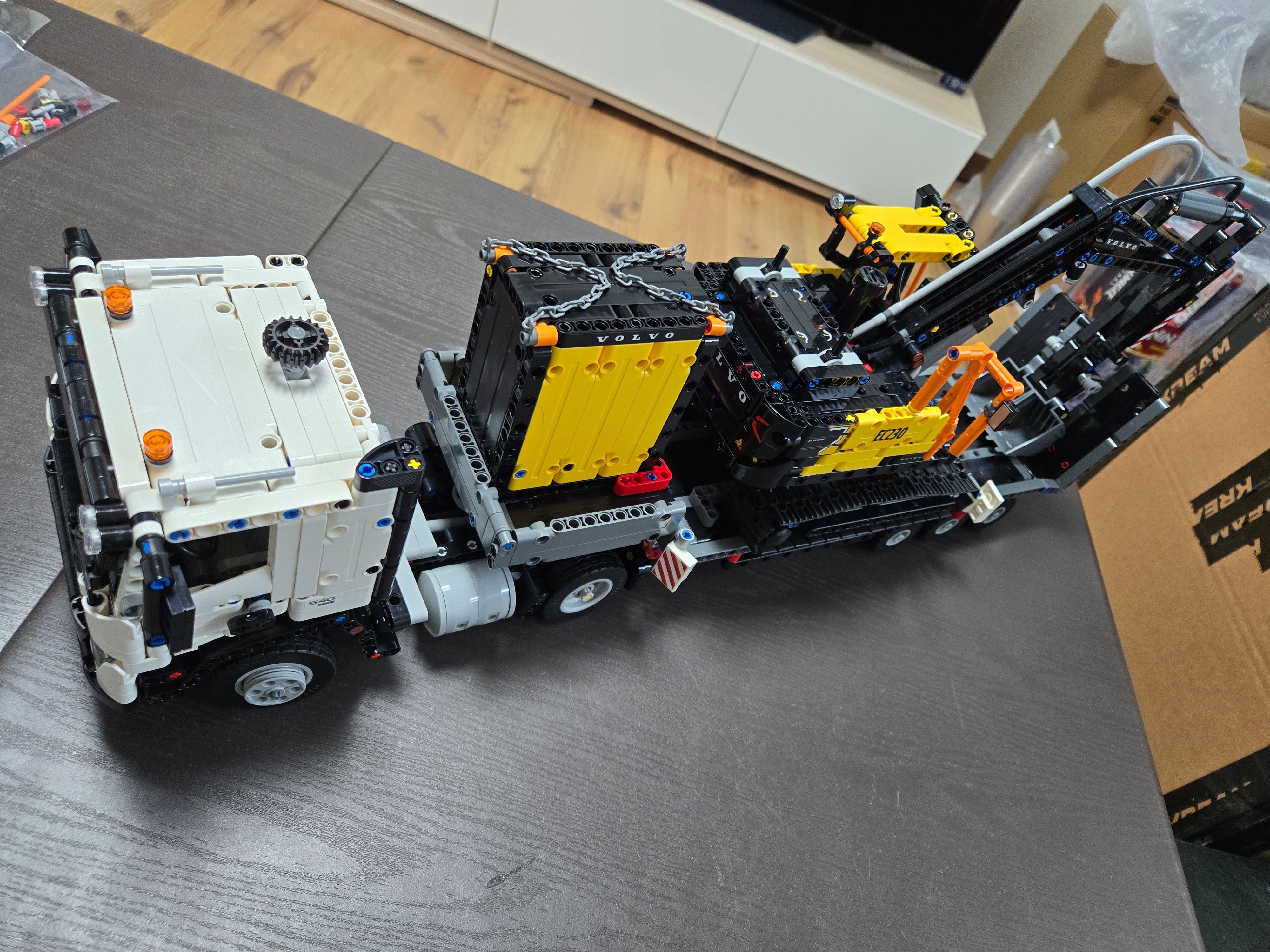 Lego Volvo FMX Truck & EC230 Electric Excavator 착용 스타일 - 2