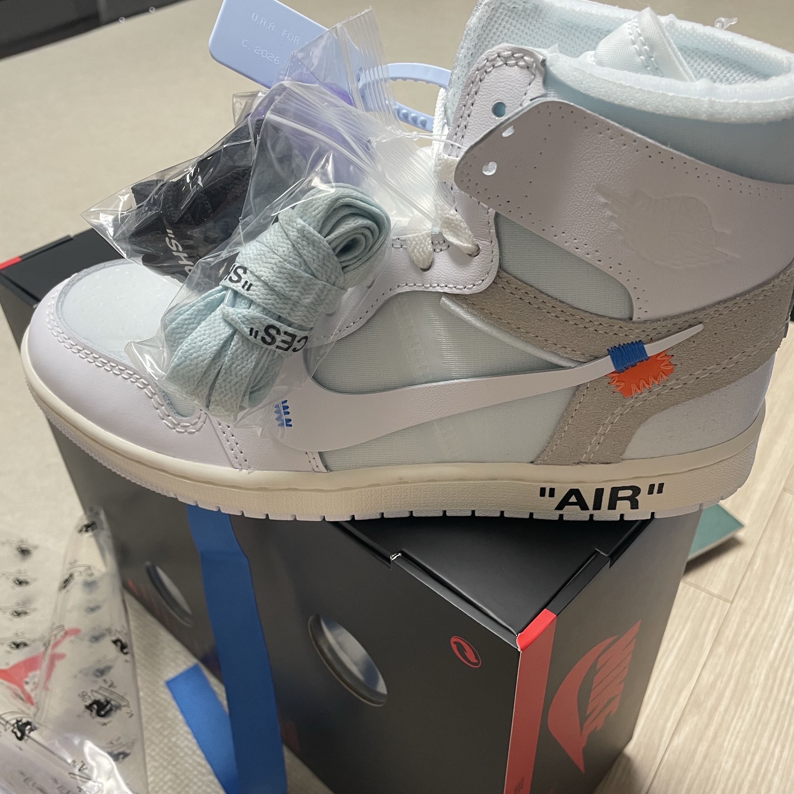 Jordan 1 x Virgil Abloh Archive Retro High Alaska White 착용 스타일 - 1