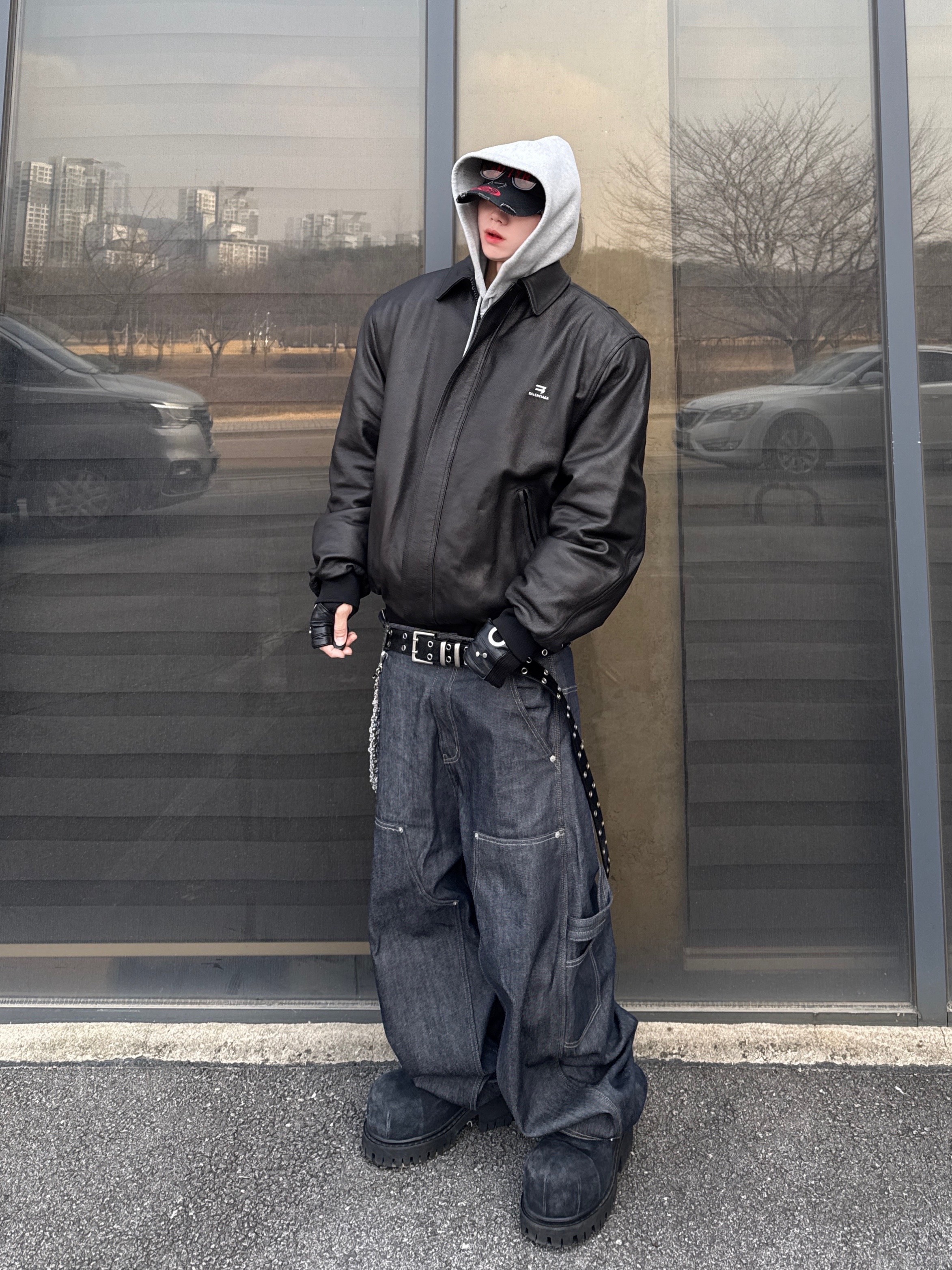 Balenciaga Sporty B Taxi Blouson Black, Balenciaga Sporty B Taxi Blouson Black 착용 스타일 - 1