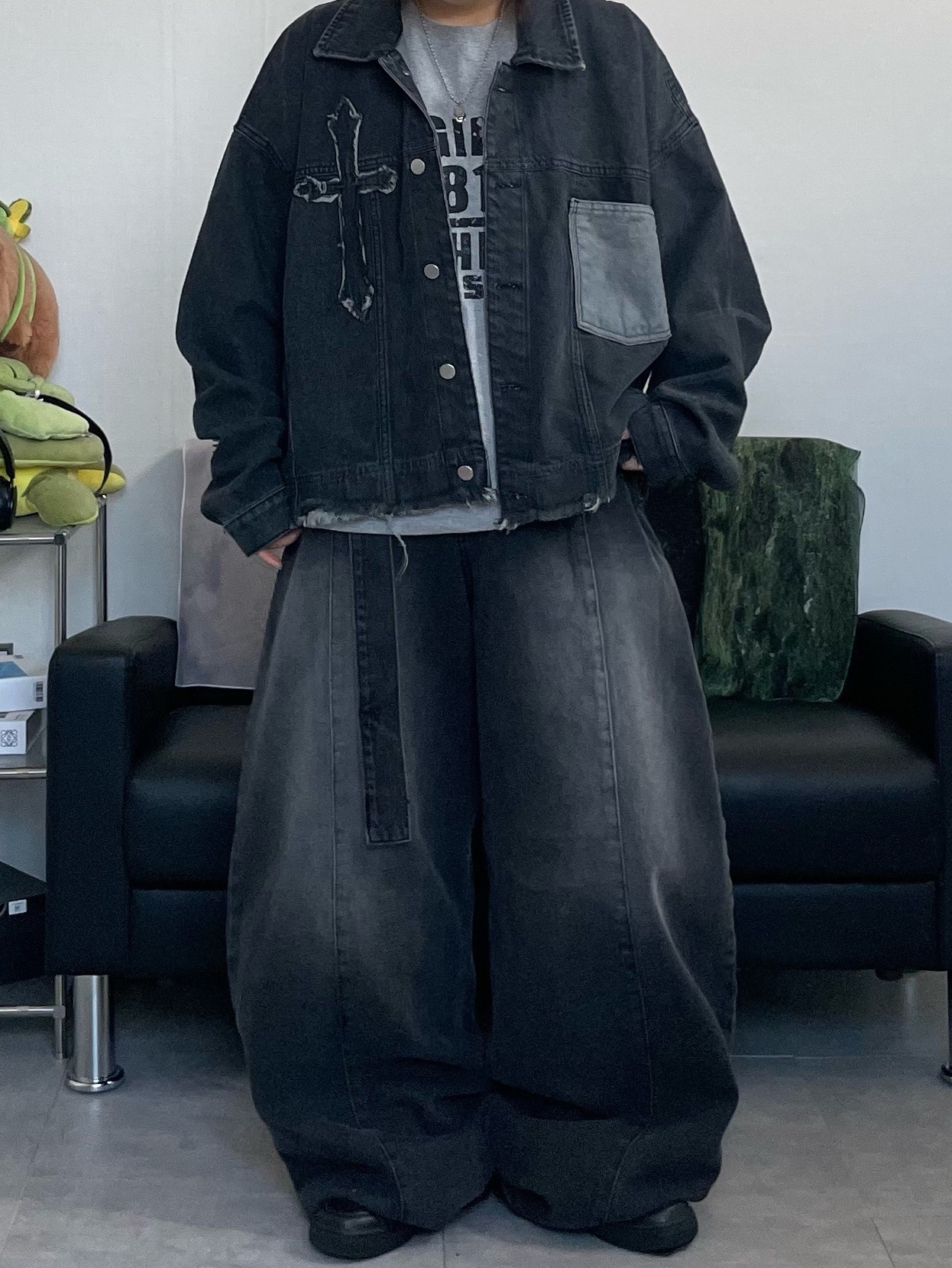 (W) Nike Air Force 1 '07 Low Triple Black 착용 스타일 - 4