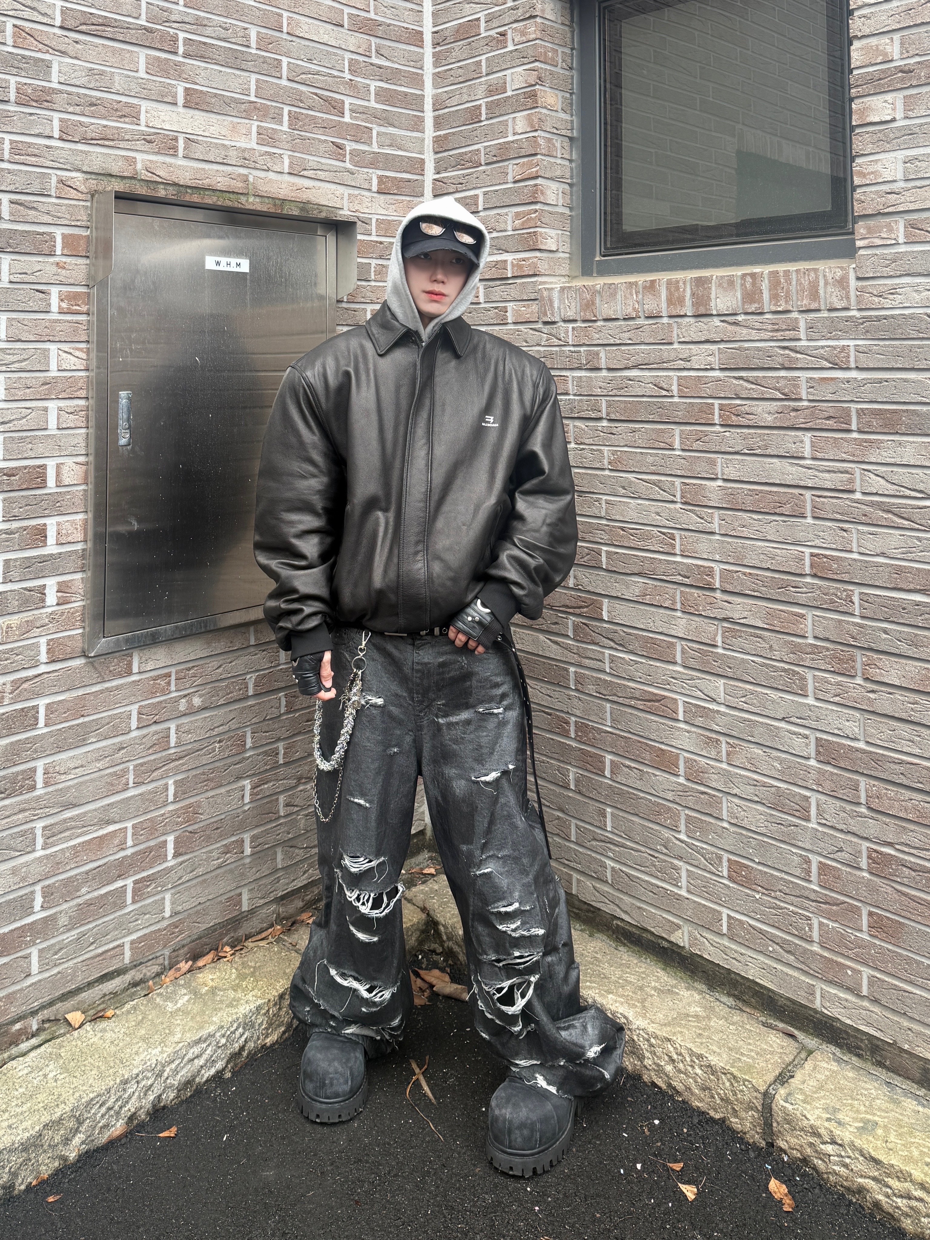 Balenciaga Sporty B Taxi Blouson Black, Balenciaga Sporty B Taxi Blouson Black 착용 스타일 - 2