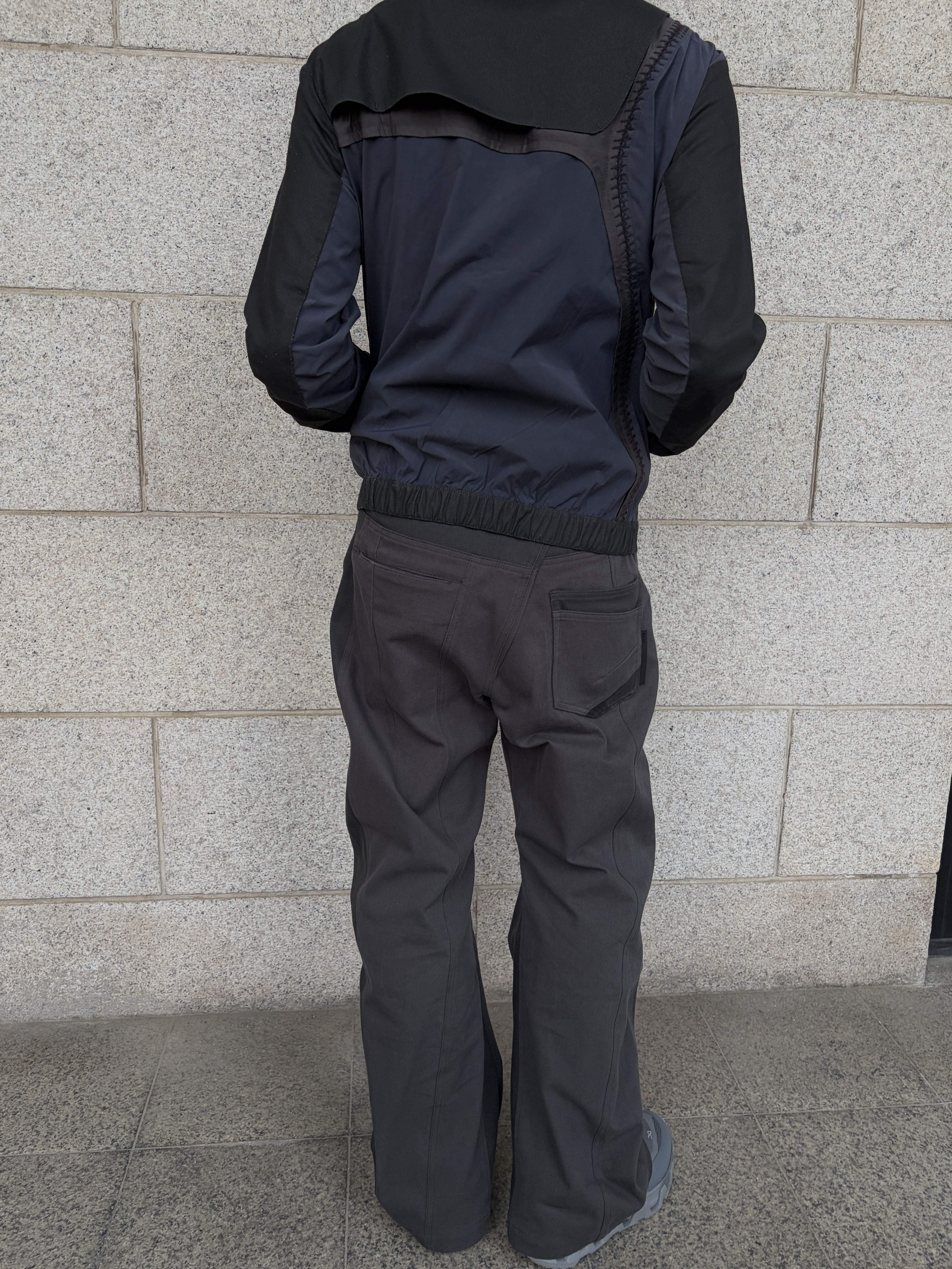Xlim EP.9 03 Trousers Charcoal Gray, On Running x Post Archive Faction (Paf) Cloudmonster Hyper Phantom Apollo 착용 스타일 - 1