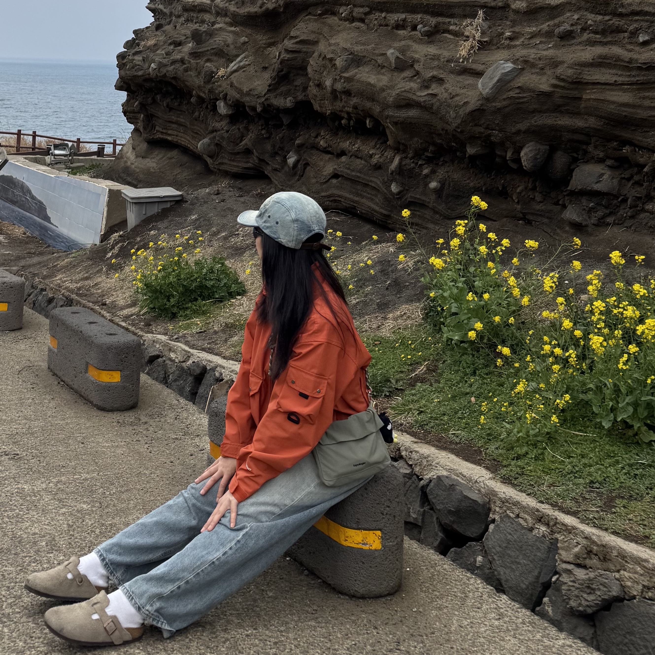 (W) The North Face Utility WP Jacket Spicy Orange - 25FW 착용 스타일 - 3